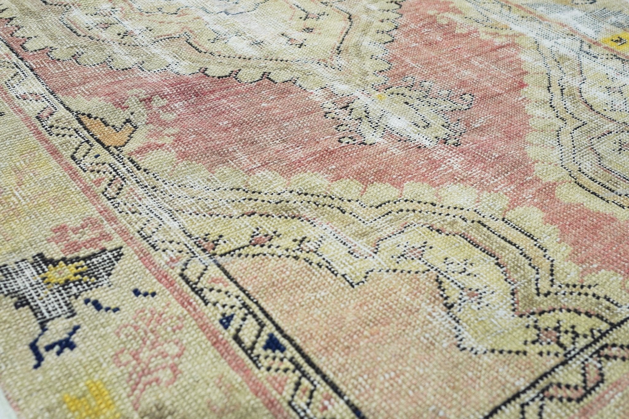 Handmade Mini Vintage Turkish Uşak Rug | 101 x 55 cm | 3'3" x 1'3" - Najaf Rugs