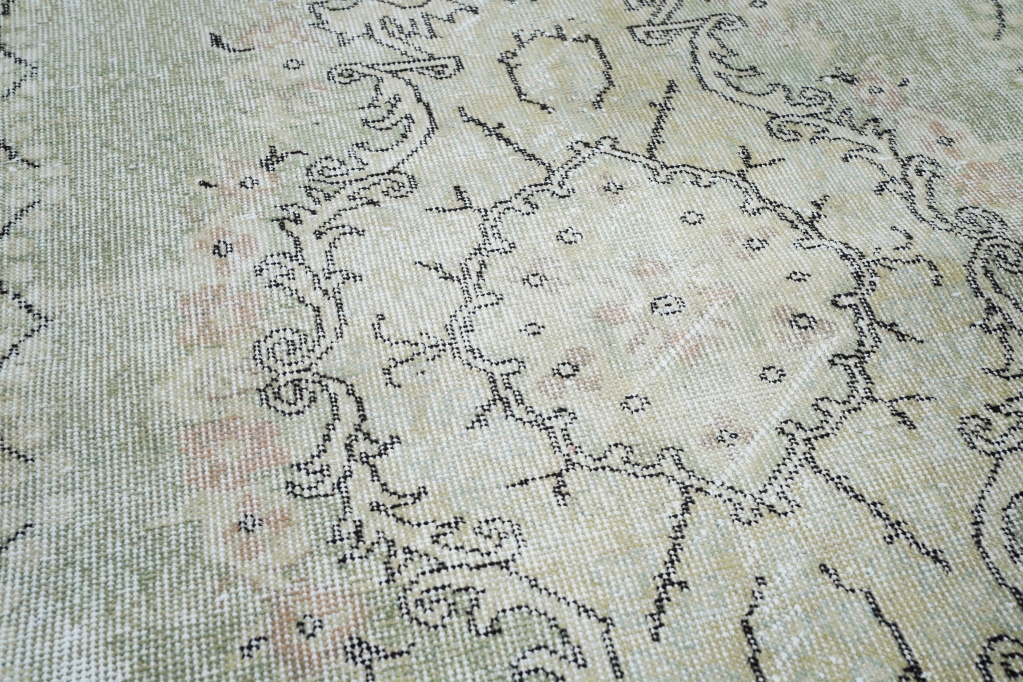 Handmade Vintage Turkish Isparta Rug | 176 x 98 cm | 5'7" x 3'2" - Najaf Rugs