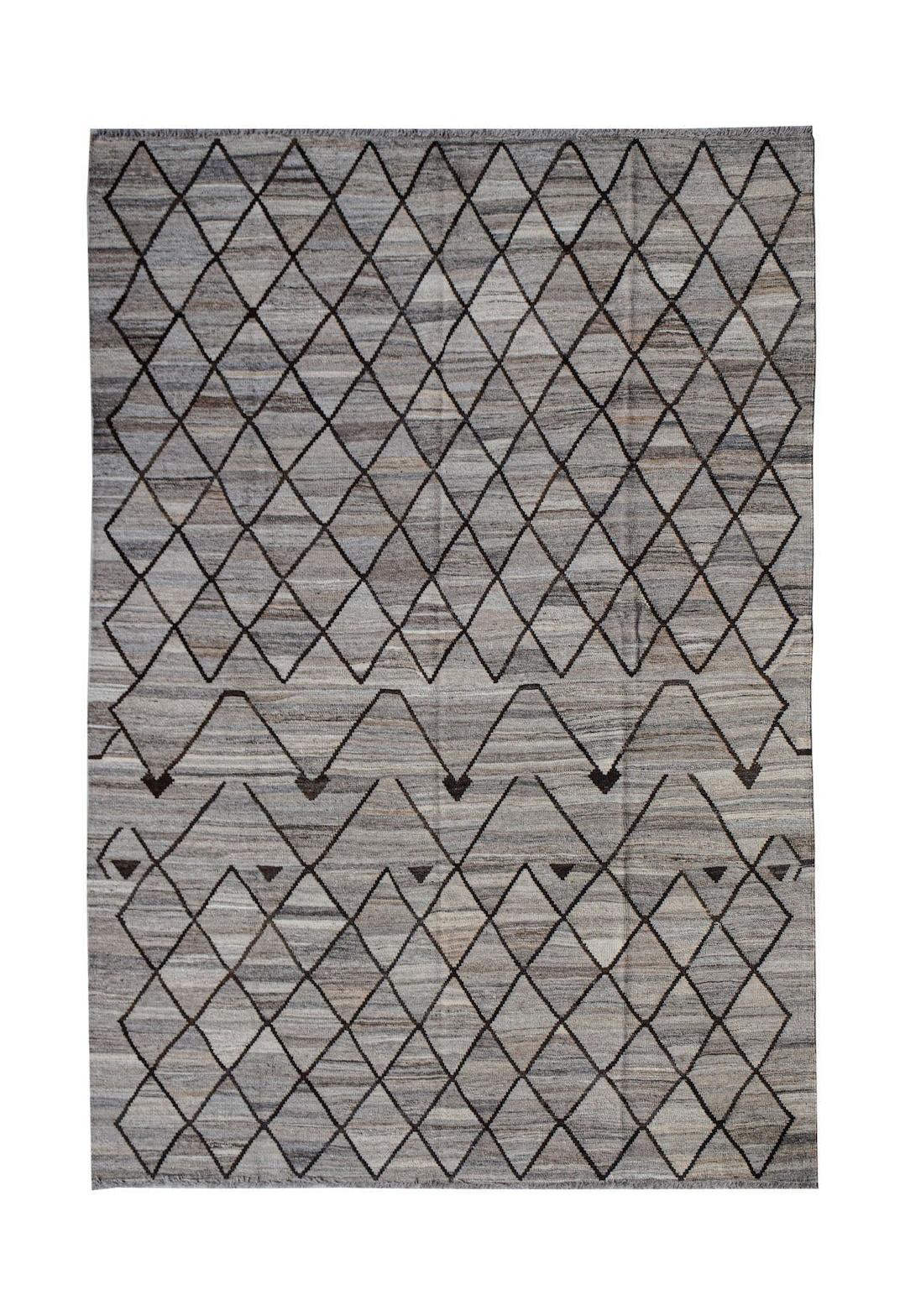 Afghan Maimana Kilim with a grey diamond pattern.