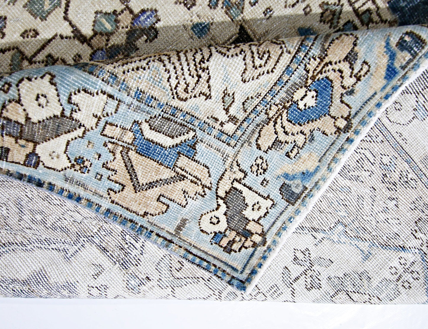 Handmade Vintage Persian Bakhtiar Rug | 296 x 166 cm | 9'8" x 5'5" - Najaf Rugs & Textile