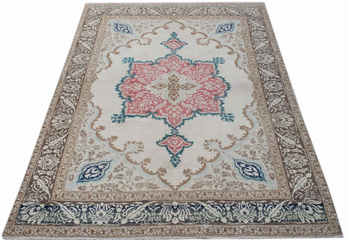 Vintage Turkish Kayseri rug with a central pink floral medallion, blue accents, and a detailed beige border.