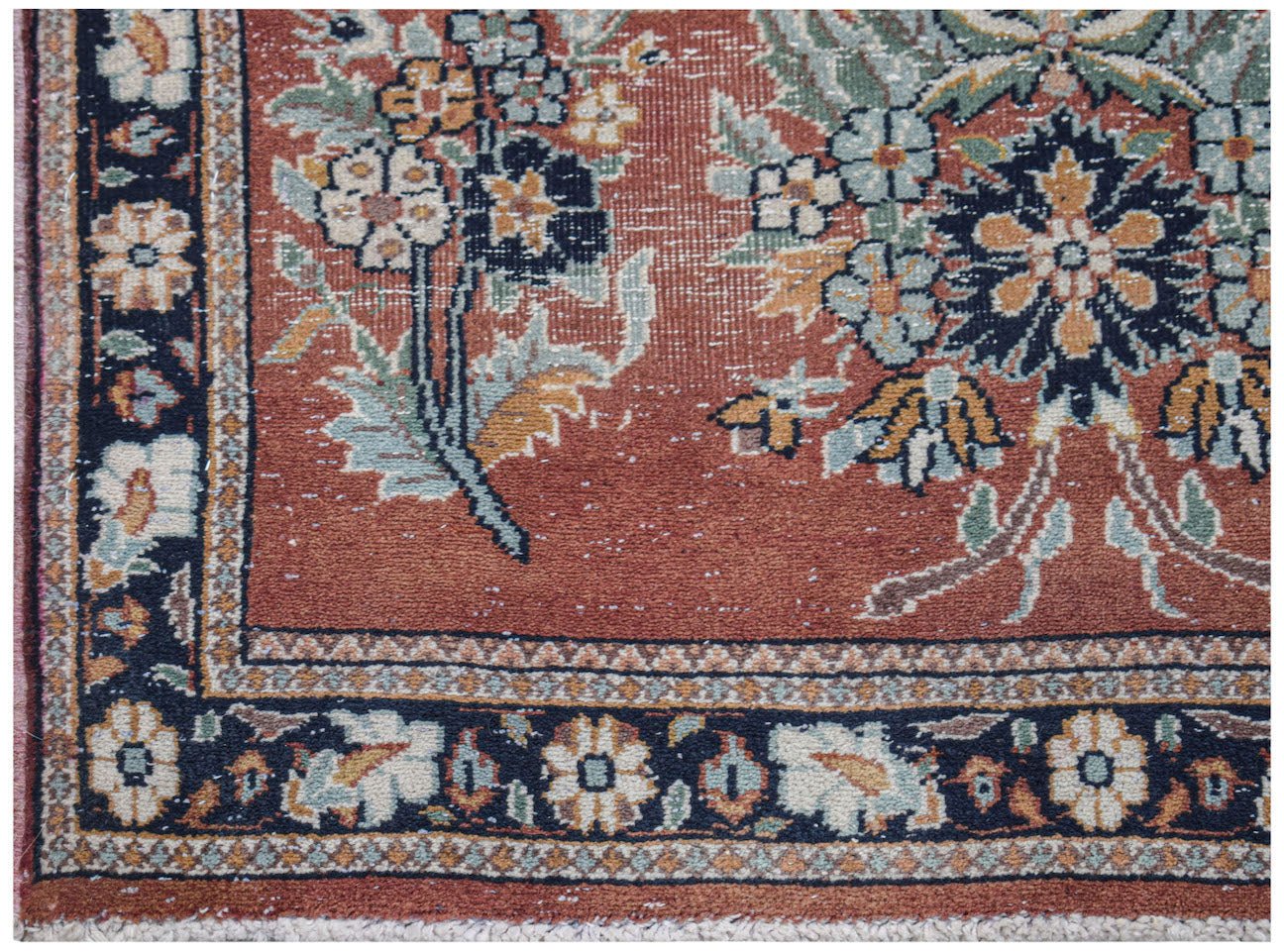 Handmade Mini Vintage Persian Rug | 137 x 71 cm | 4'6" x 2'4" - Najaf Rugs & Textile