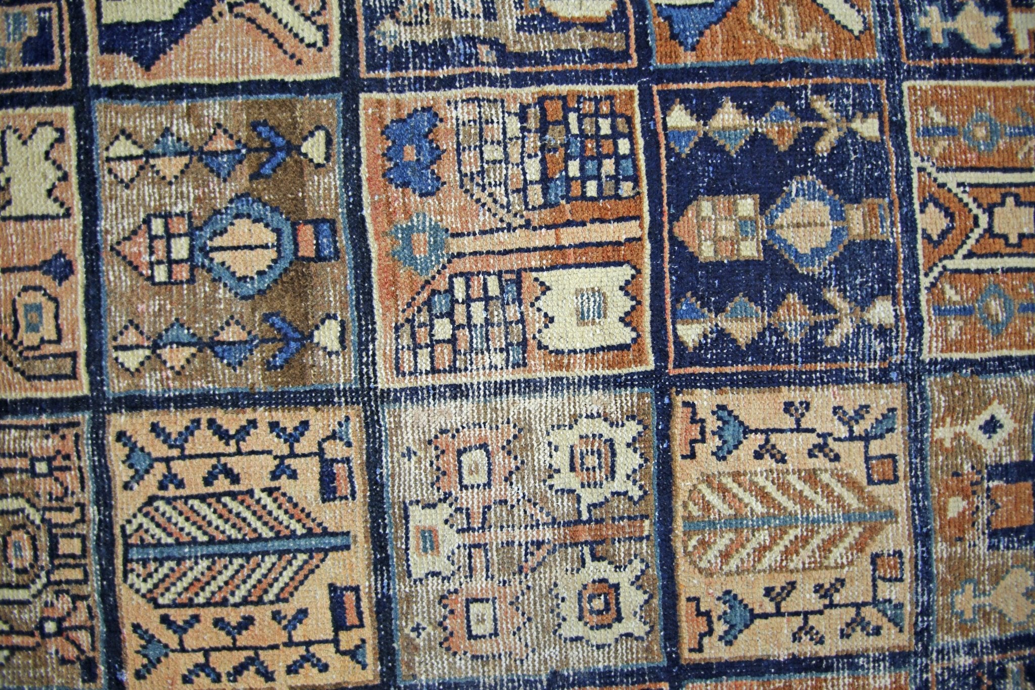 Handmade Vintage Persian Bakhtiar Rug | 191 x 138 cm | 6'3" x 4'7" - Najaf Rugs & Textile