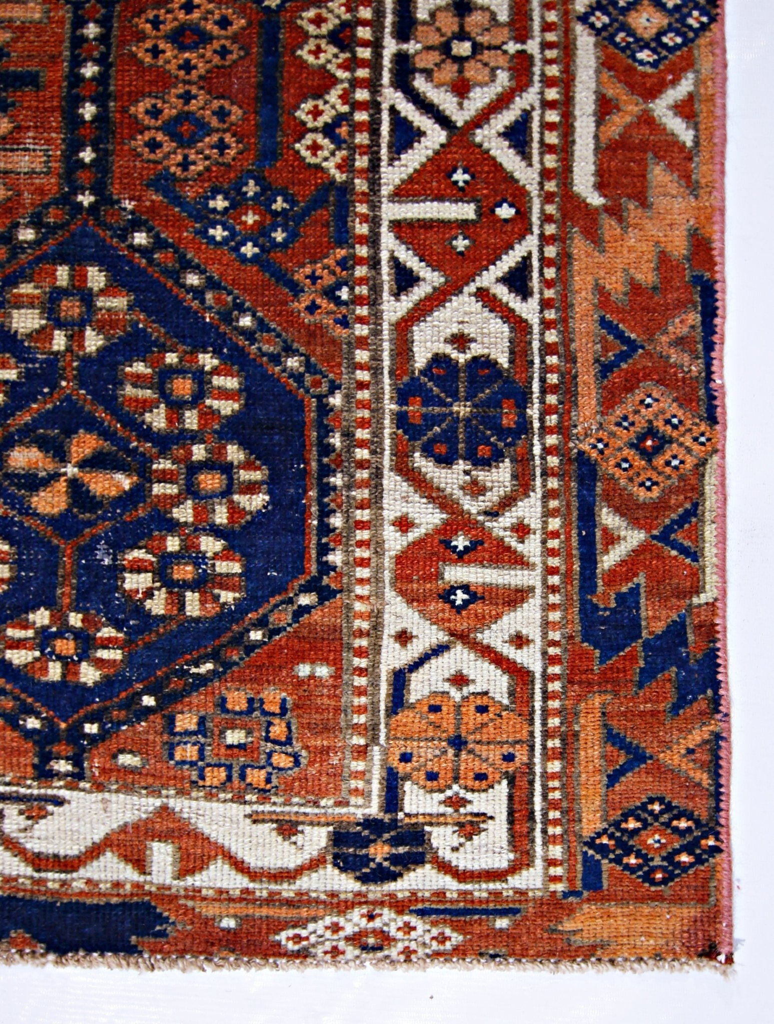 Handmade Vintage Persian Bakhtiar Rug | 194 x 129 cm | 6'5" x 4'3" - Najaf Rugs & Textile