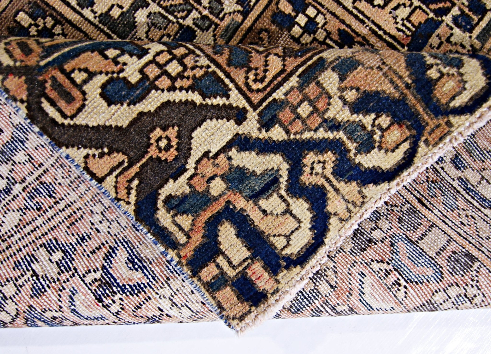 Handmade Vintage Persian Bakhtiar Rug | 199 x 140 cm | 6'6" x 4'7" - Najaf Rugs & Textile