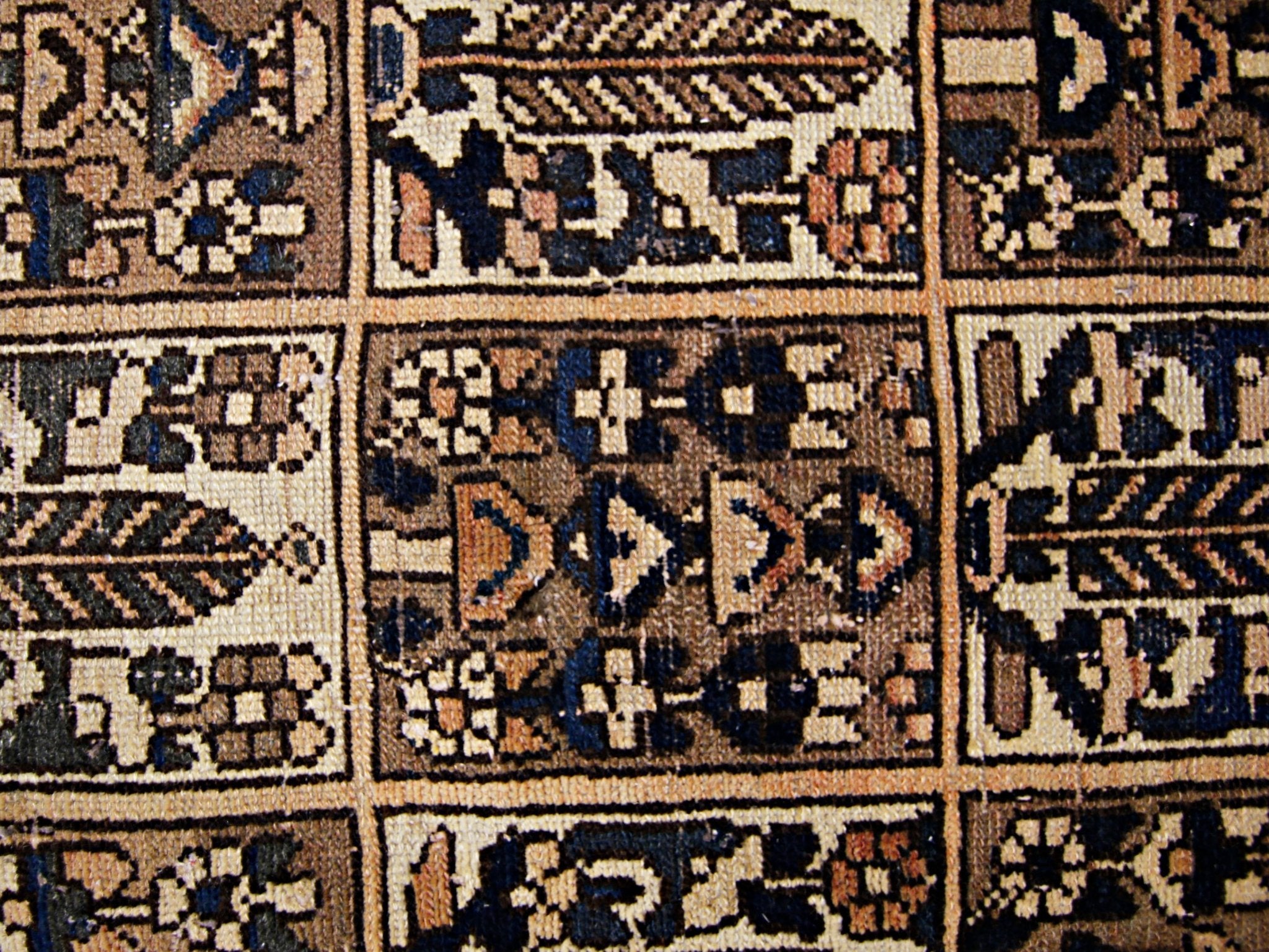 Handmade Vintage Persian Bakhtiar Rug | 199 x 140 cm | 6'6" x 4'7" - Najaf Rugs & Textile