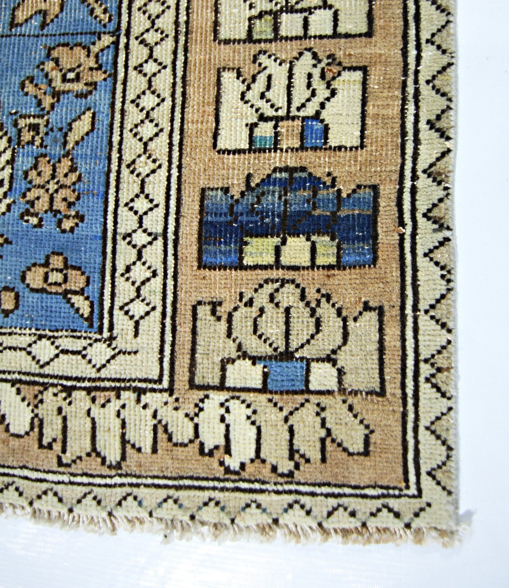 Handmade Vintage Persian Bakhtiar Rug | 219 x 125 cm | 7'2" x 4'1" - Najaf Rugs & Textile