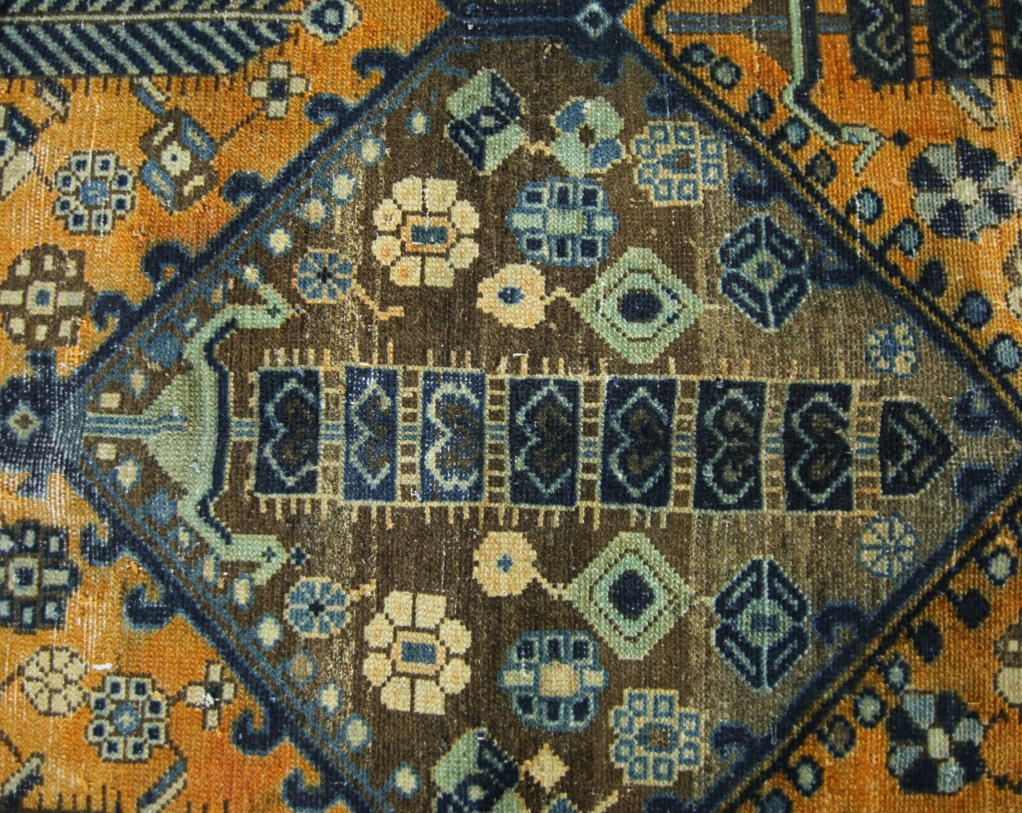 Handmade Vintage Persian Bakhtiar Rug | 272 x 163 cm | 8'11" x 5'4" - Najaf Rugs & Textile