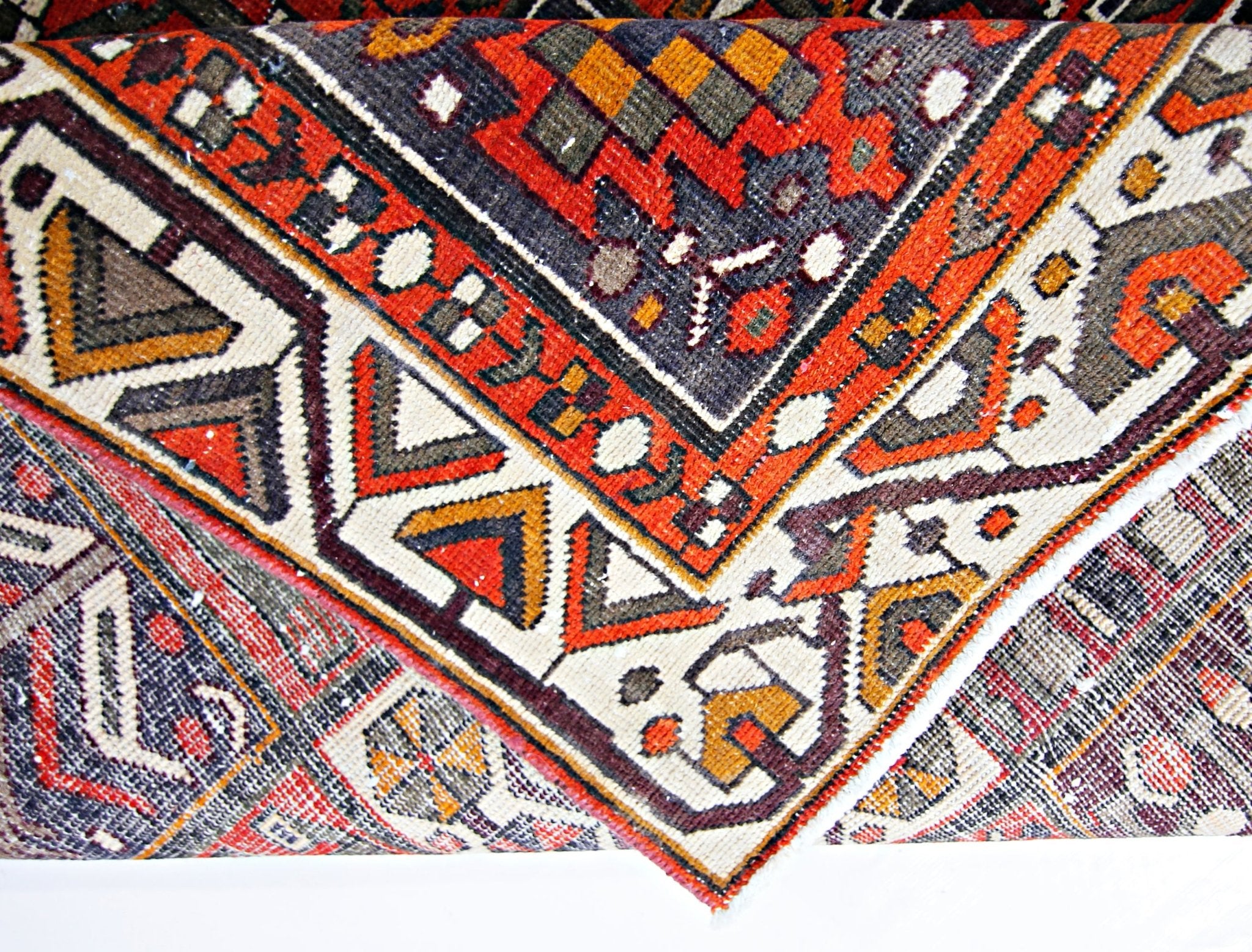 Handmade Vintage Persian Bakhtiar Rug | 278 x 187 cm | 9'1" x 6'2" - Najaf Rugs & Textile