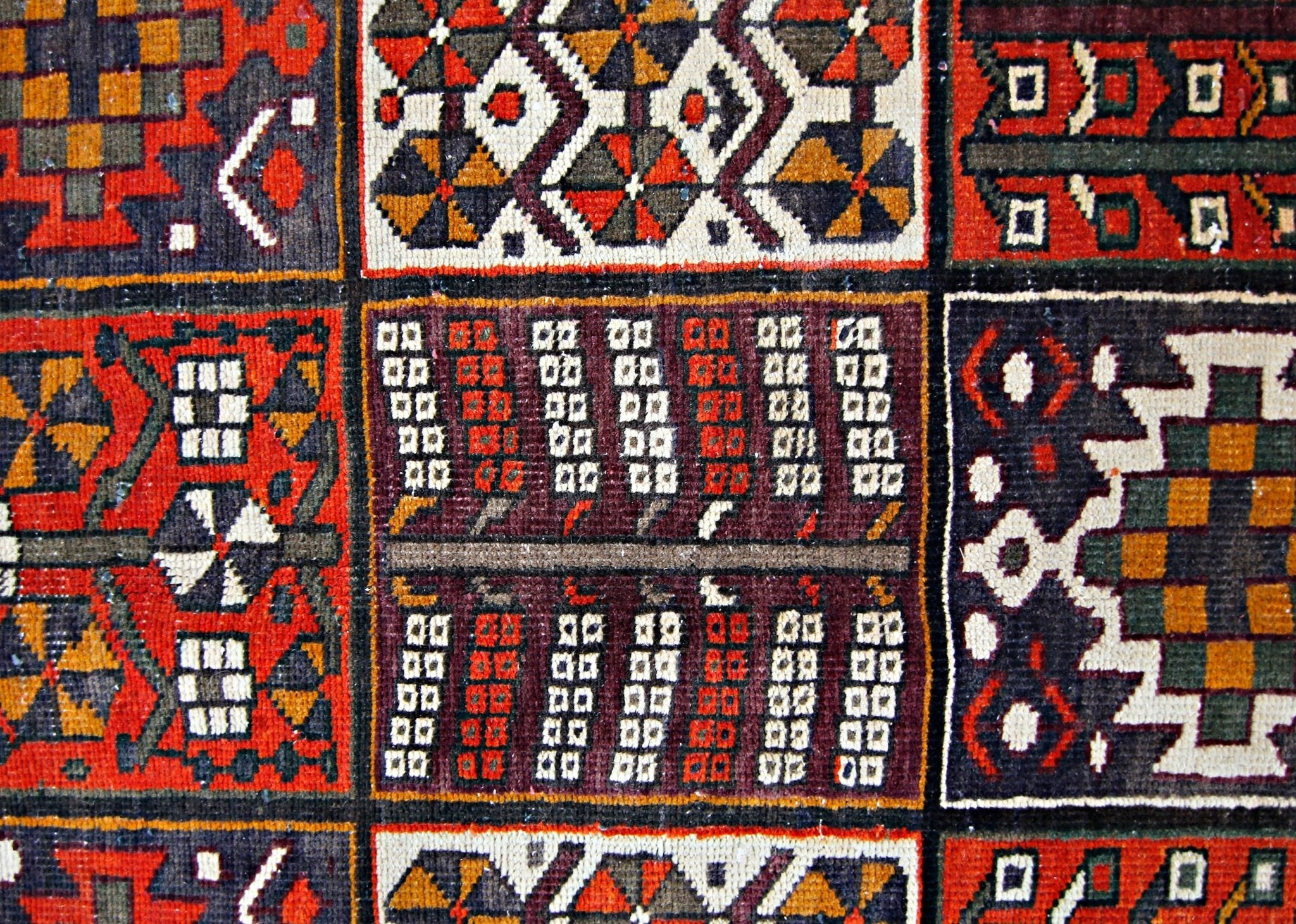 Handmade Vintage Persian Bakhtiar Rug | 278 x 187 cm | 9'1" x 6'2" - Najaf Rugs & Textile