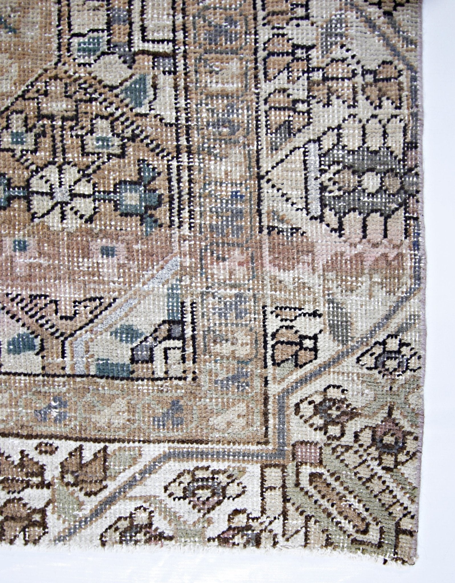 Handmade Vintage Persian Bakhtiar Rug | 289 x 188 cm | 9'6" x 6'2" - Najaf Rugs & Textile