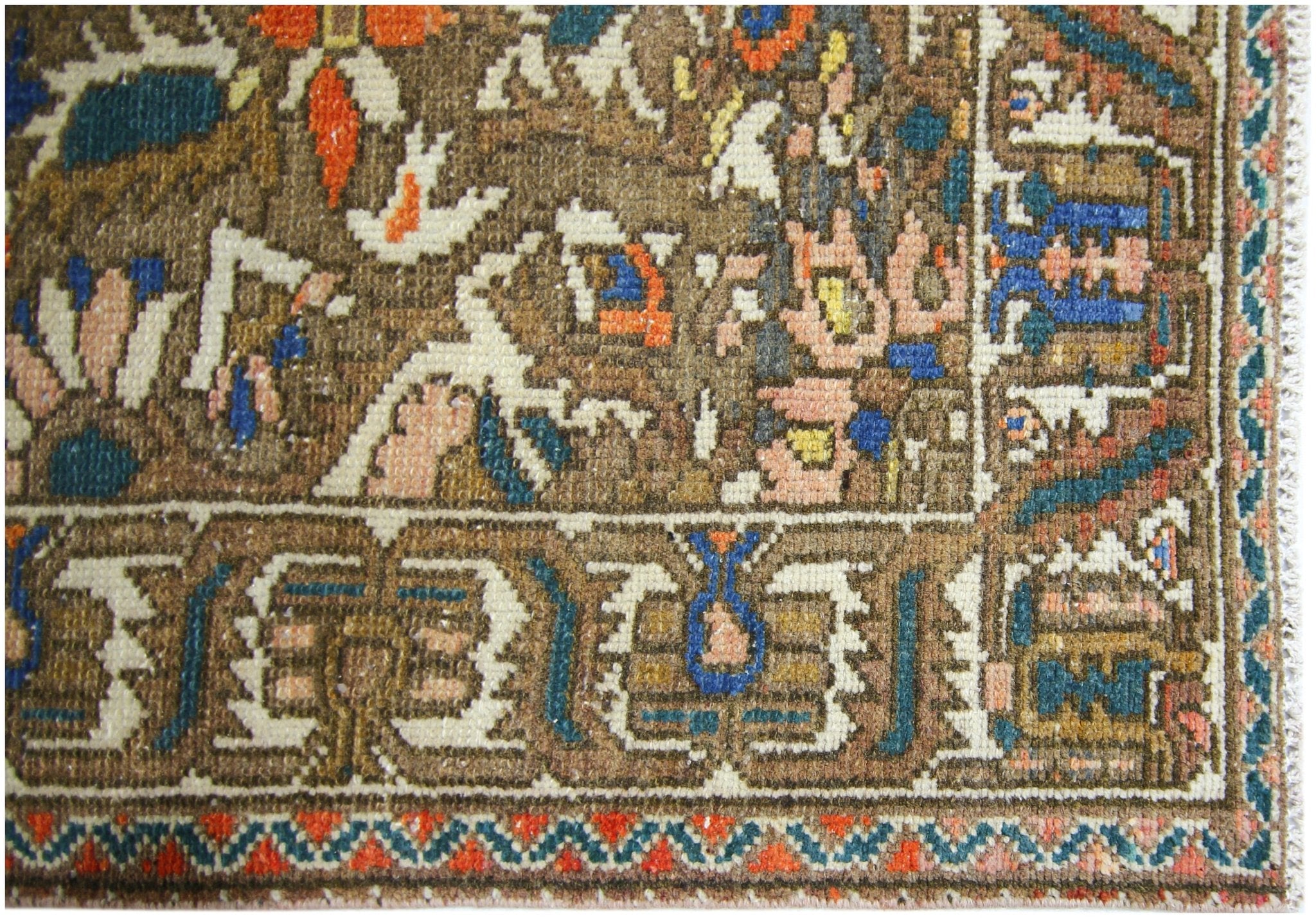 Handmade Vintage Persian Bakhtiar Rug | 297 x 211 cm | 9'9" x 6'11" - Najaf Rugs & Textile