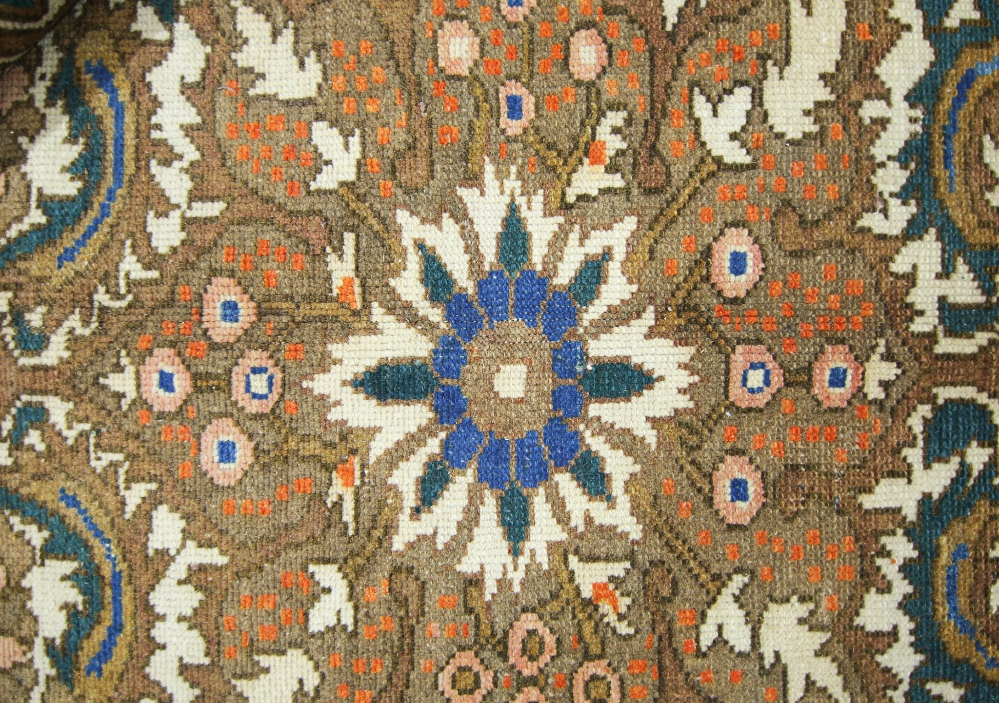 Handmade Vintage Persian Bakhtiar Rug | 297 x 211 cm | 9'9" x 6'11" - Najaf Rugs & Textile