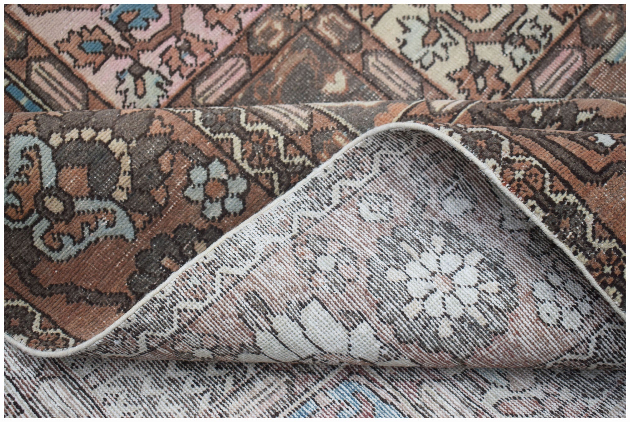 Handmade Vintage Persian Bakhtiar Rug | 299 x 200 cm | 9'10" x 6'7" - Najaf Rugs & Textile