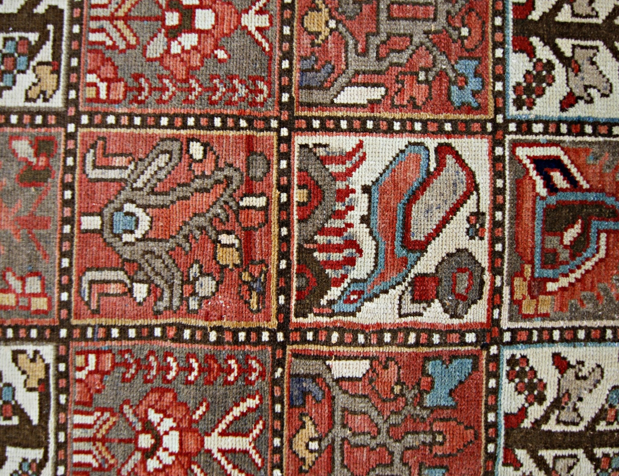 Handmade Vintage Persian Bakhtiari Rug | 165 x 102 cm | 5'5" x 3'4" - Najaf Rugs & Textile