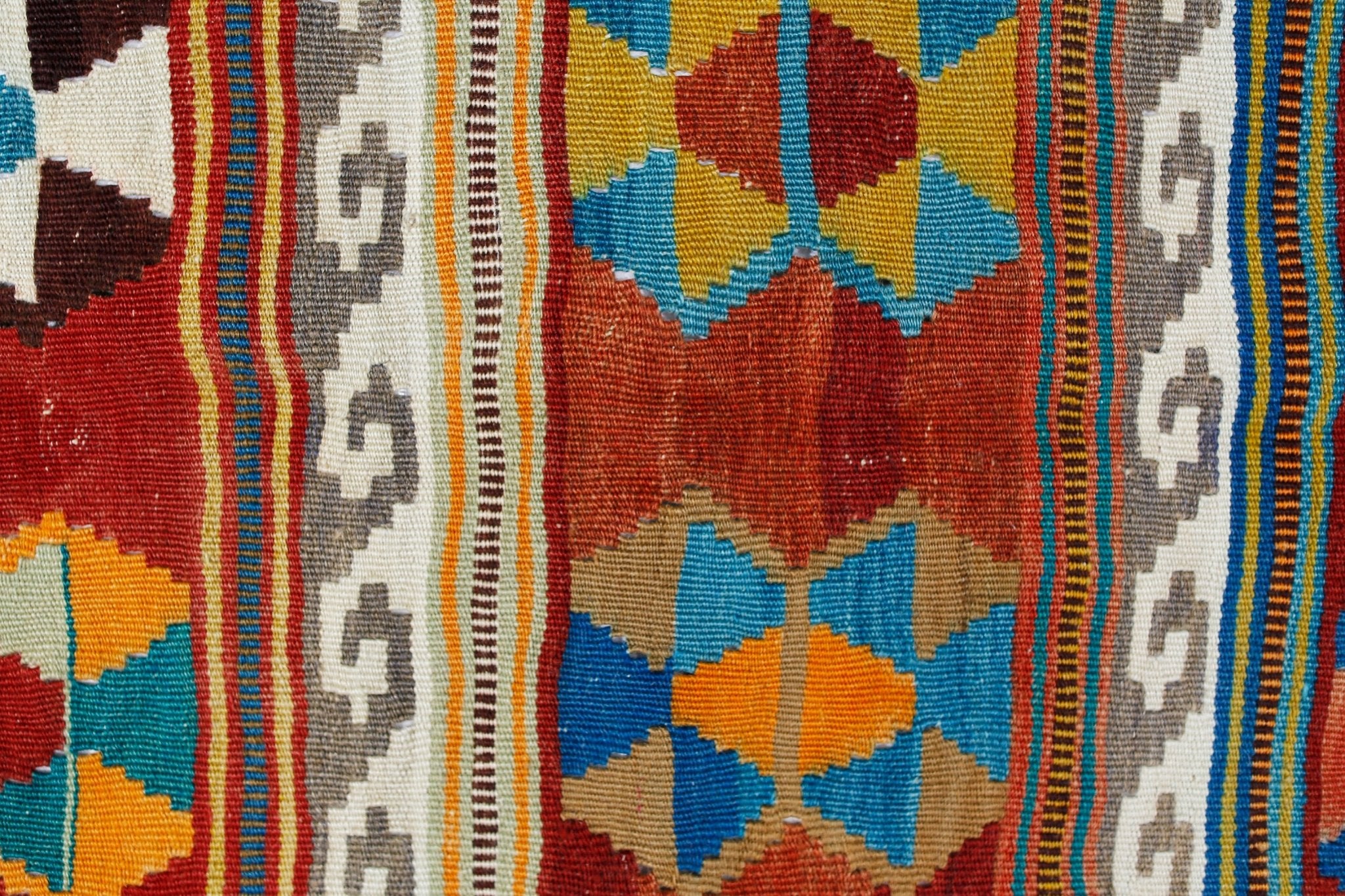Handmade Vintage Persian Ghasghai Kilim | 204 x 116 cm | 6'8" x 3'10" - Najaf Rugs & Textile