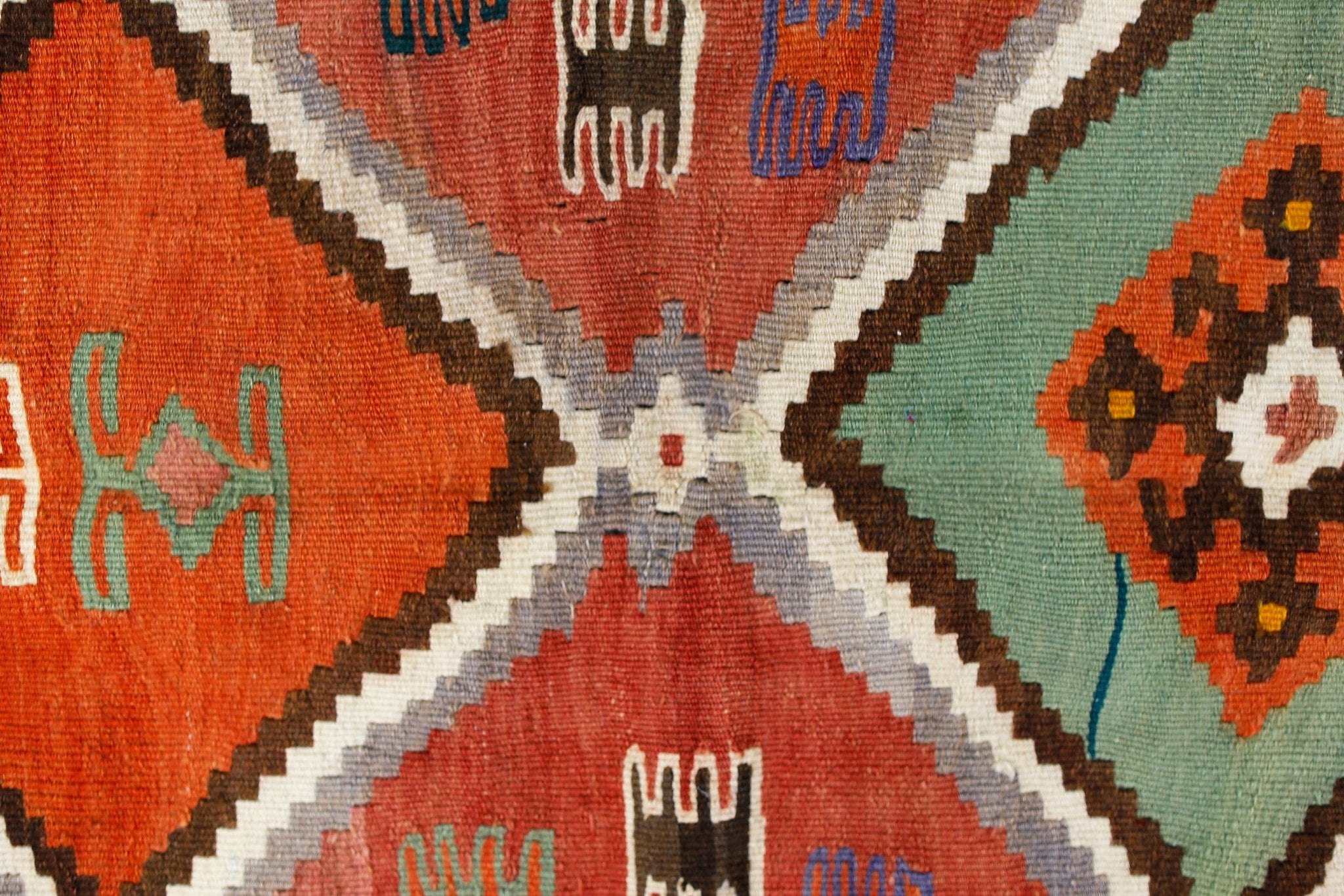 Handmade Vintage Persian Ghasghai Kilim | 212 x 129 cm | 6'11" x 4'3" - Najaf Rugs & Textile