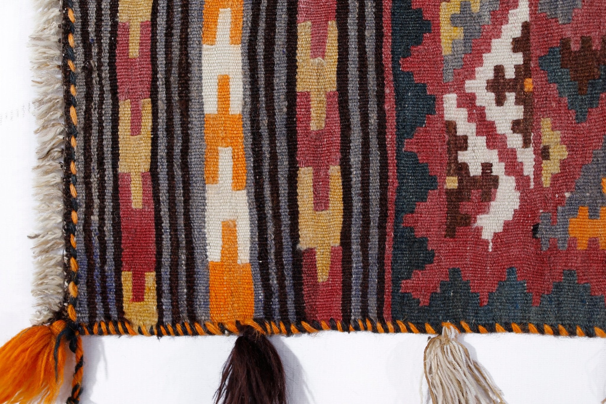 Handmade Vintage Persian Ghasghai Kilim | 249 x 158 cm | 8'2" x 5'2" - Najaf Rugs & Textile