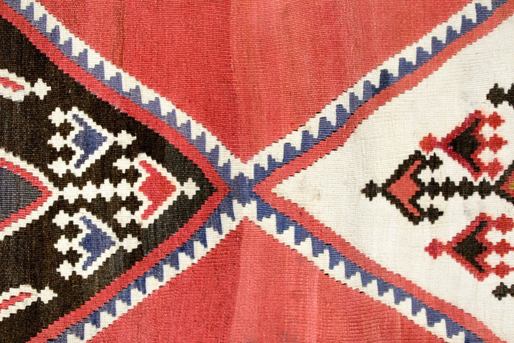 Handmade Vintage Persian Ghasghai Kilim | 265 x 154 cm | 8'8" x 5' - Najaf Rugs & Textile