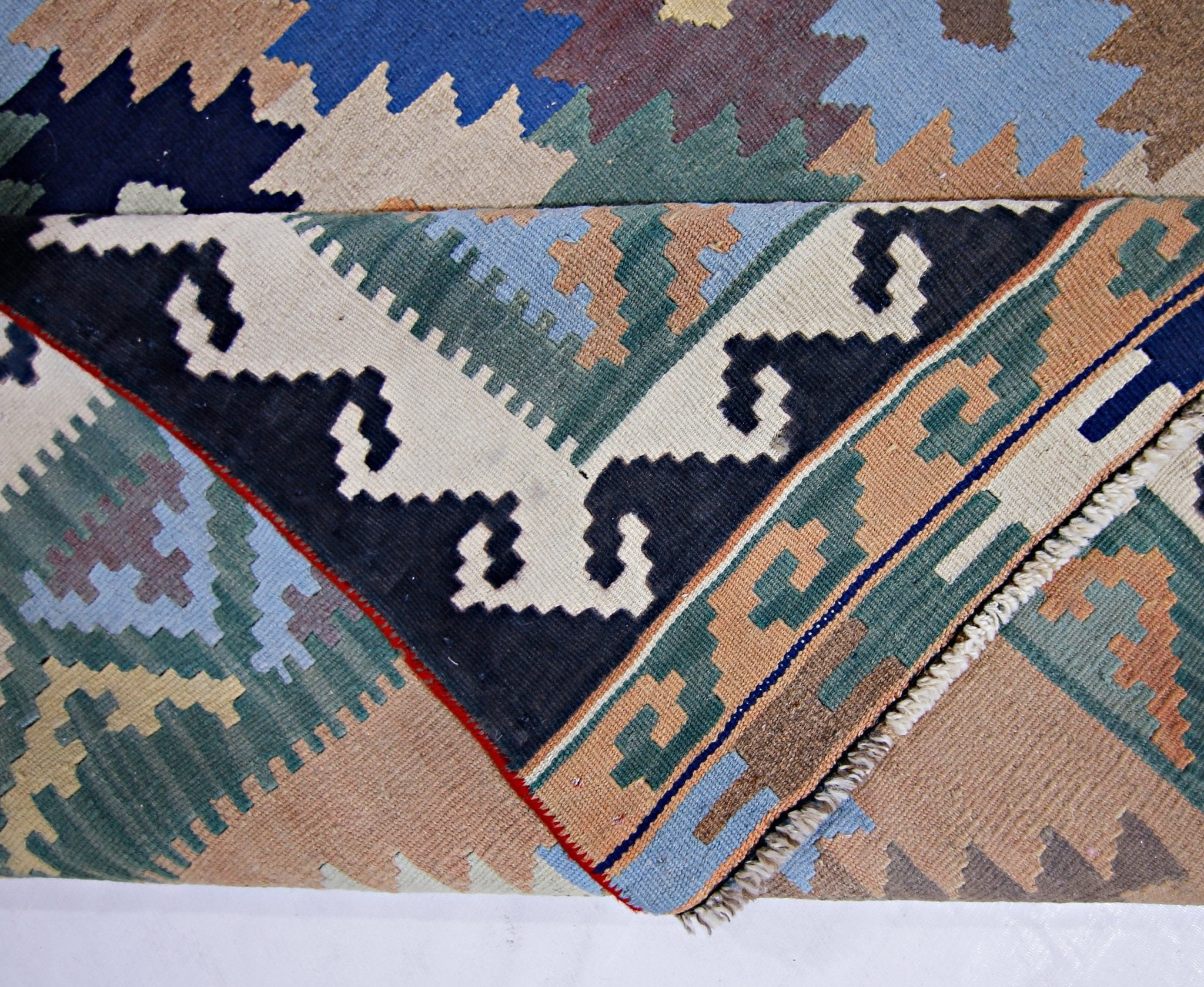 Handmade Vintage Persian Ghasghai Kilim | 289 x 158 cm | 9'6" x 5'2" - Najaf Rugs & Textile