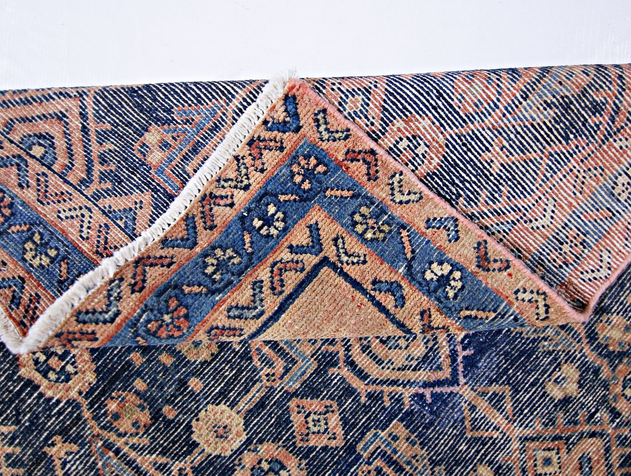 Handmade Vintage Persian Ghashghai Rug | 151 x 103 cm | 4'11" x 3'4" - Najaf Rugs & Textile