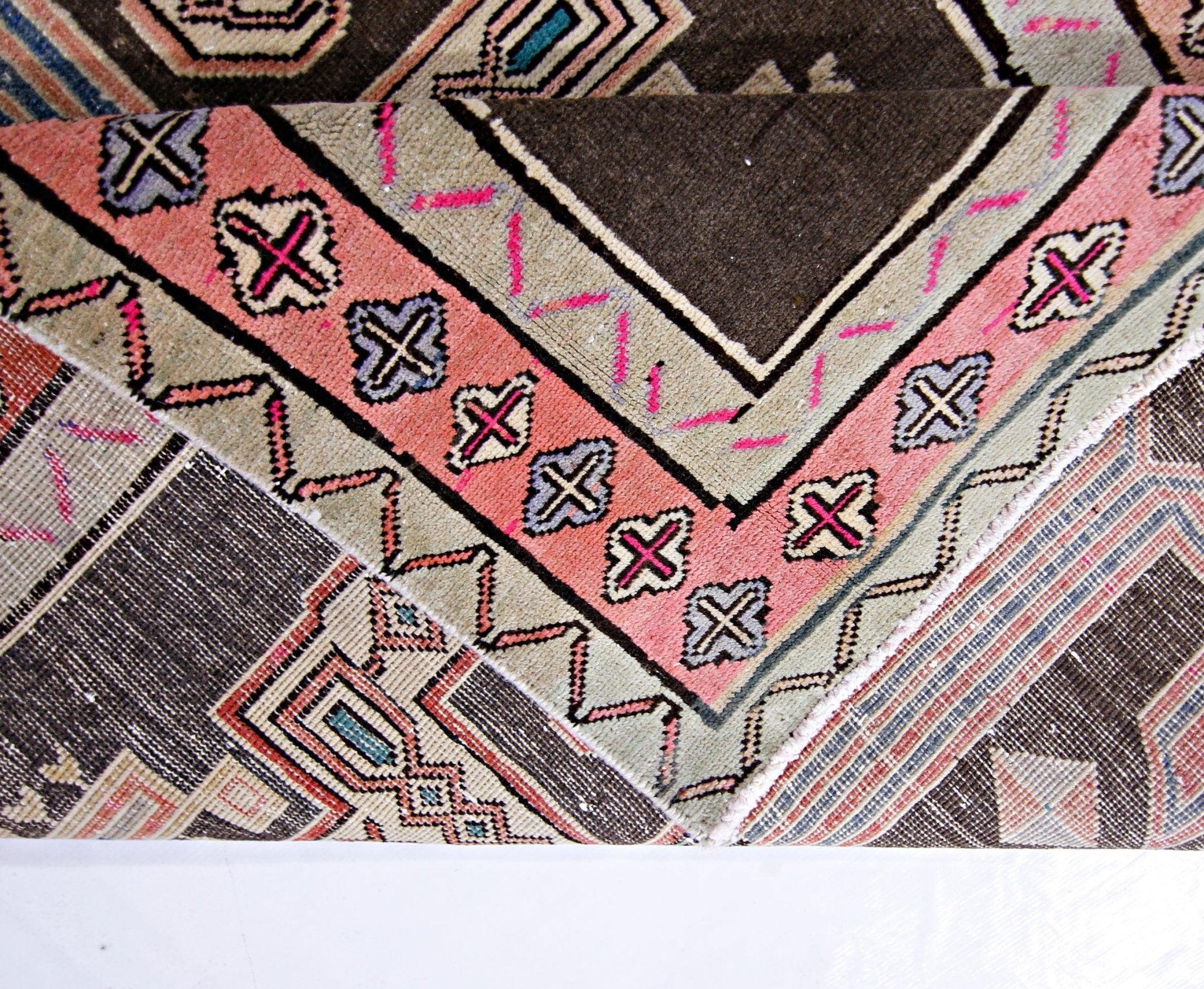 Handmade Vintage Persian Hallway Runner | 285 x 116 cm | 9'4" x 3'10" - Najaf Rugs & Textile