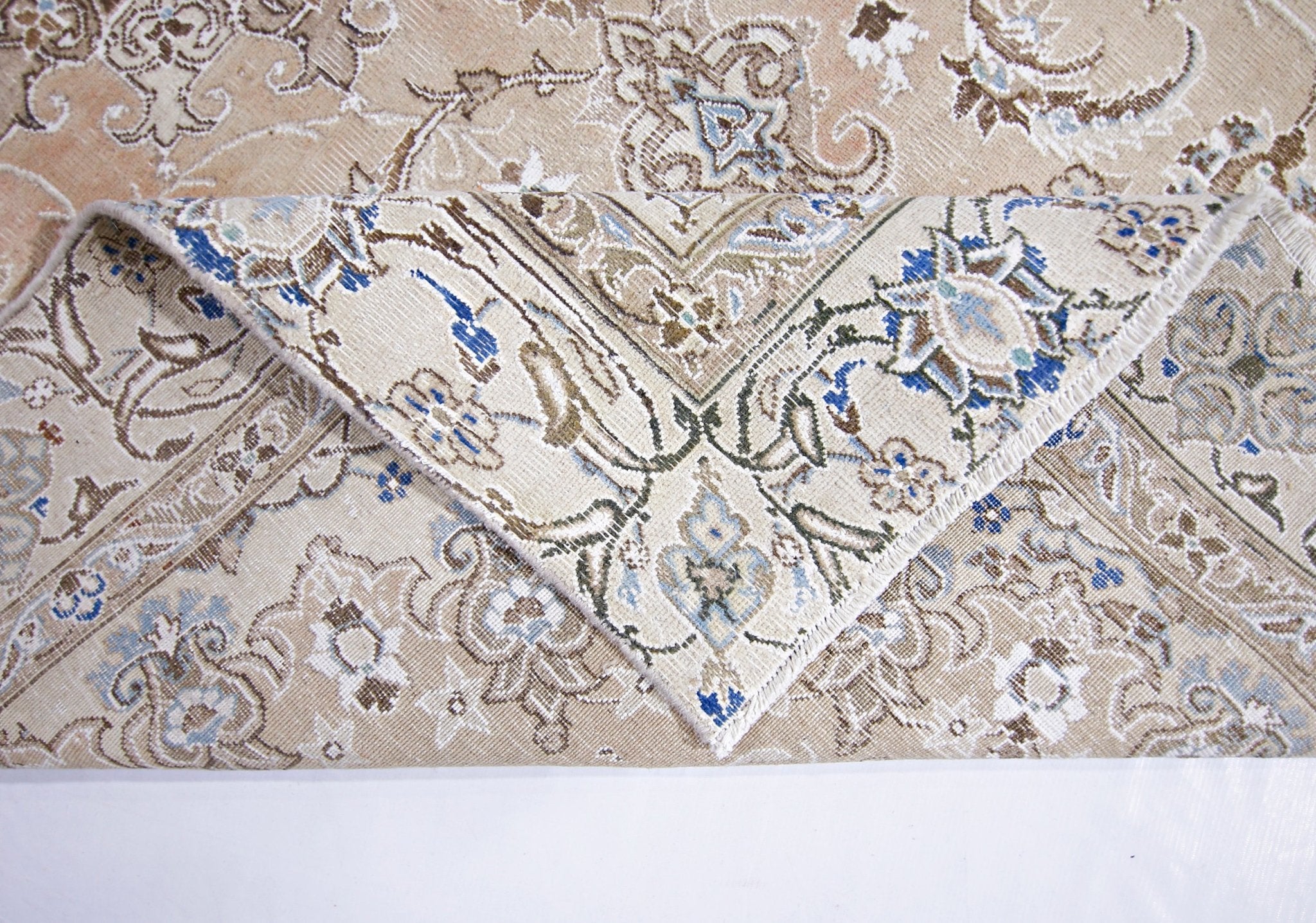 Handmade Vintage Persian Nain Rug | 255 x 171 cm | 8'4" x 5'7" - Najaf Rugs & Textile