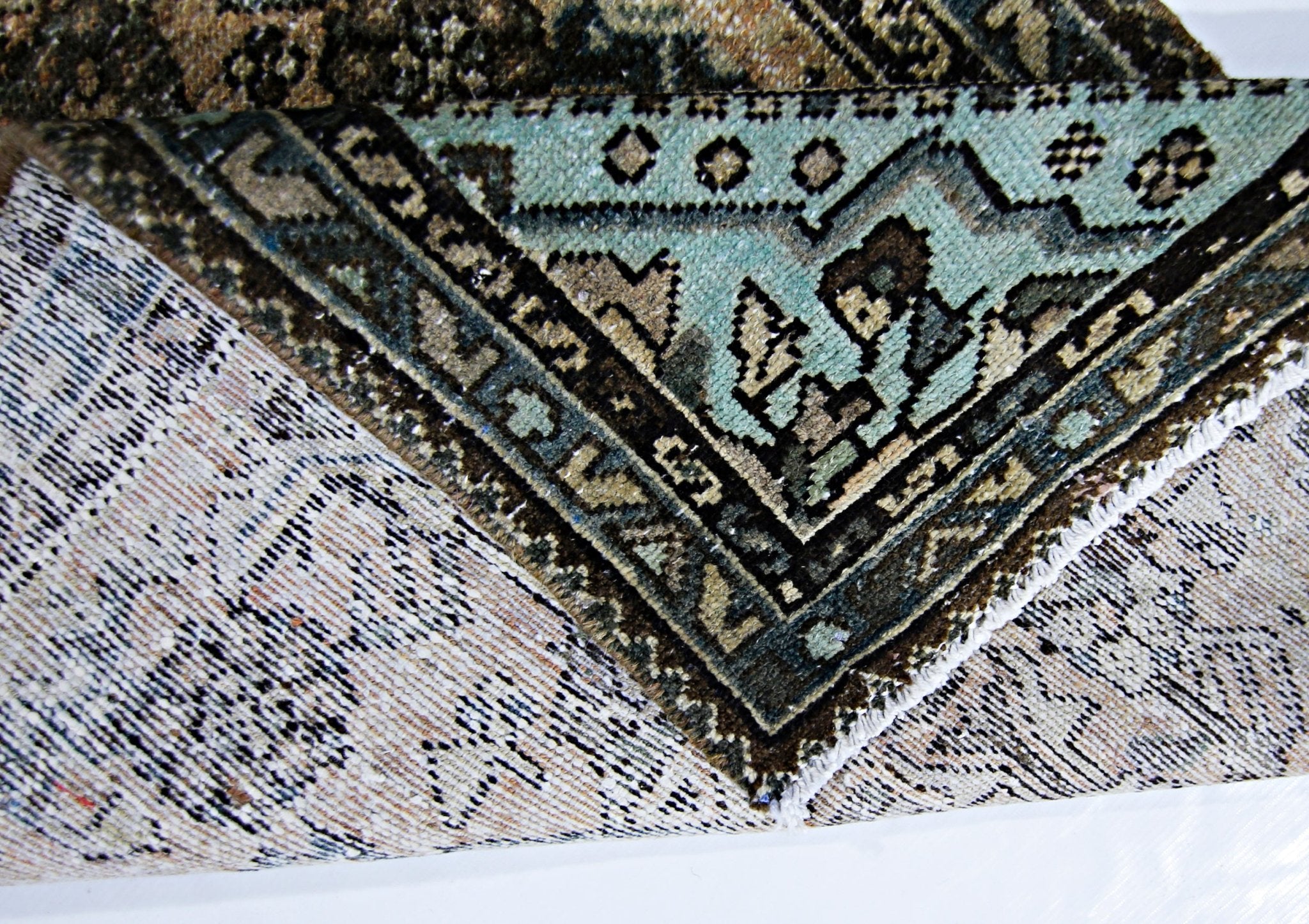 Handmade Vintage Persian Rug | 120 x 71 cm | 3'11" x 2'4" - Najaf Rugs & Textile