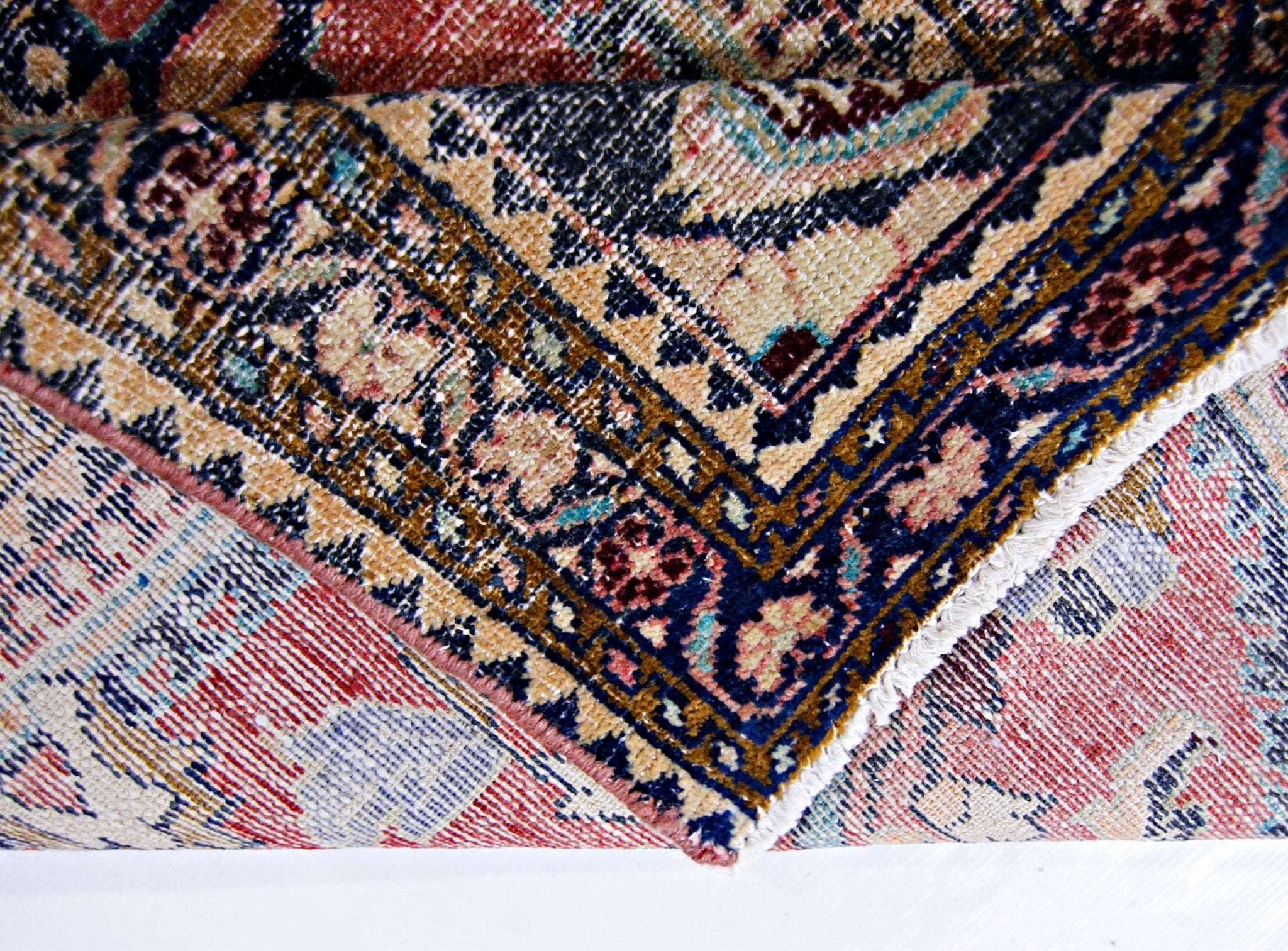 Handmade Vintage Persian Rug | 125 x 71 cm | 4'1" x 2'4" - Najaf Rugs & Textile