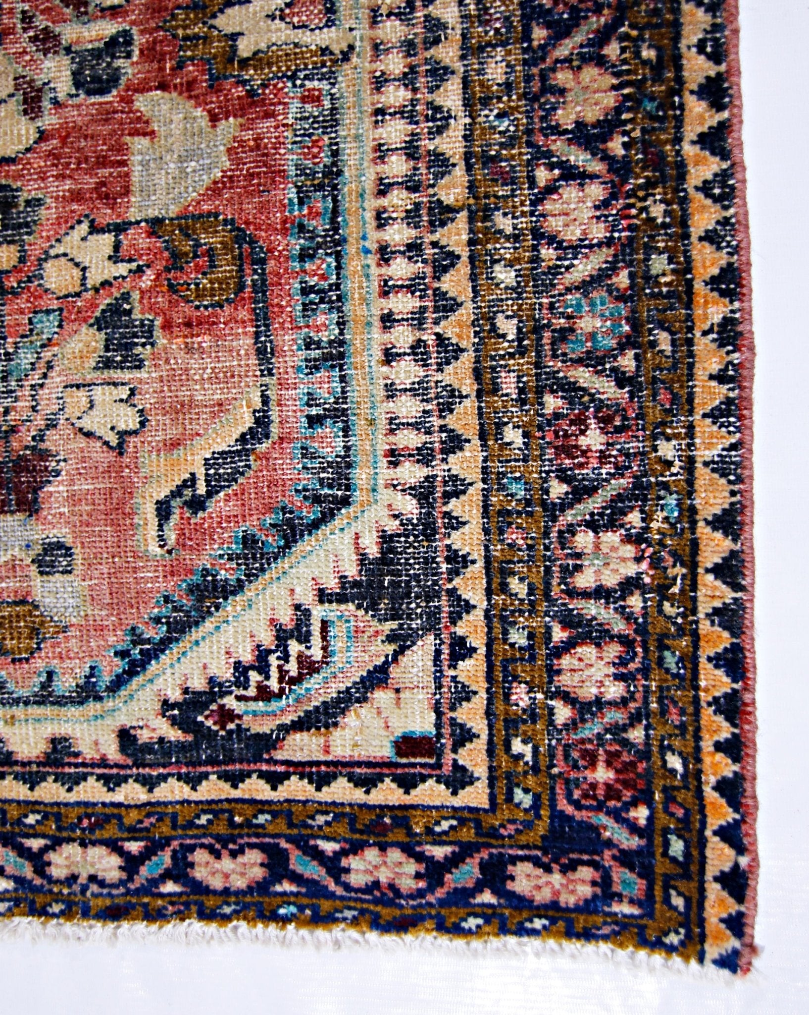 Handmade Vintage Persian Rug | 125 x 71 cm | 4'1" x 2'4" - Najaf Rugs & Textile