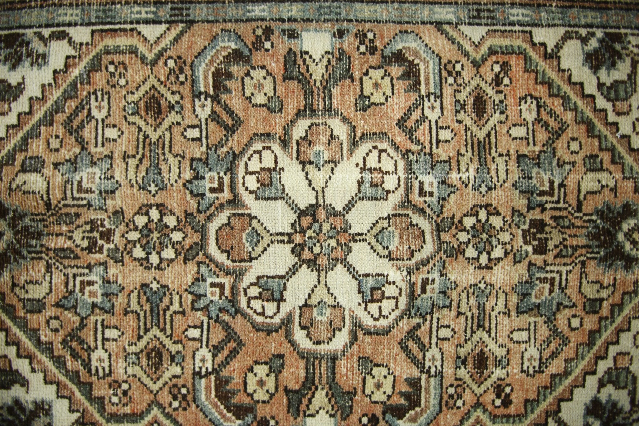 Handmade Vintage Persian Rug | 127 x 72 cm | 4'2" x 2'4" - Najaf Rugs & Textile