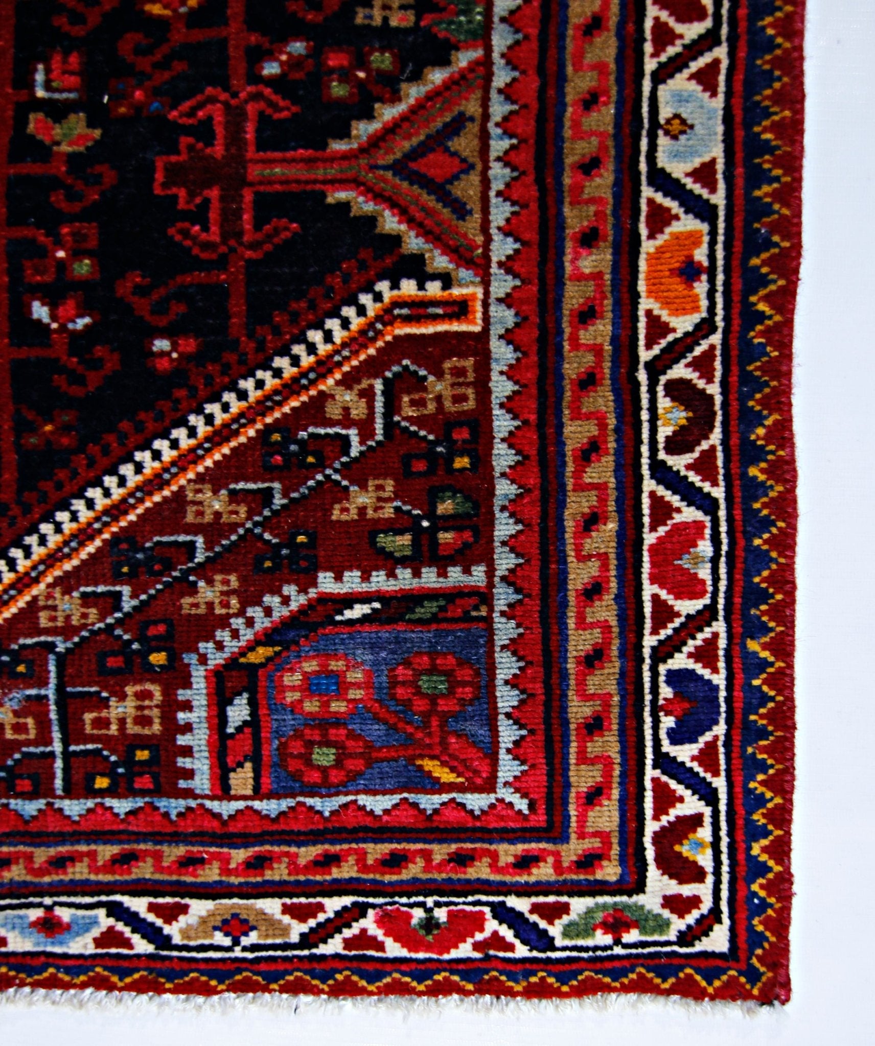 Handmade Vintage Persian Rug | 133 x 84 cm | 4'4" x 2'9" - Najaf Rugs & Textile