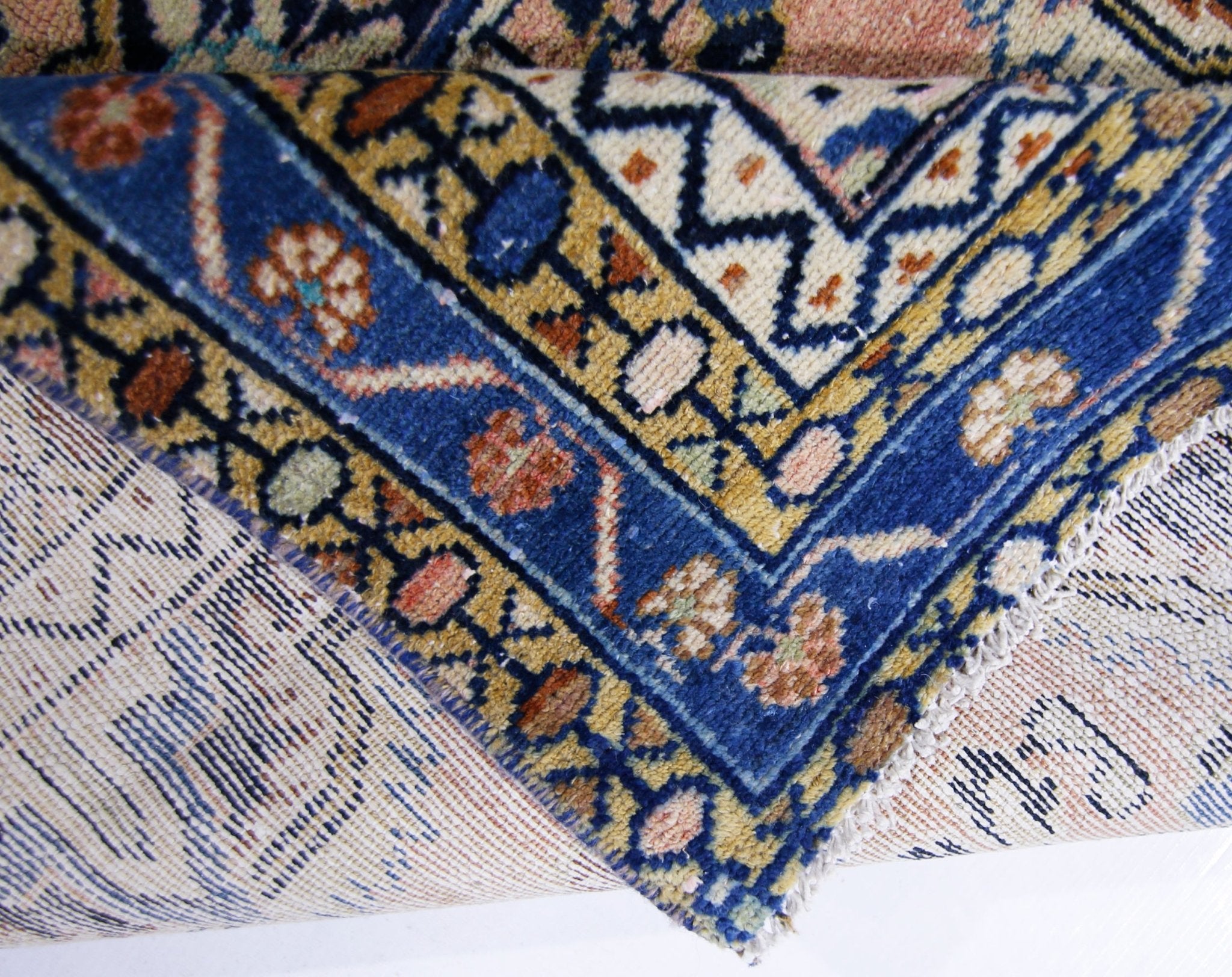 Handmade Vintage Persian Rug | 134 x 100 cm | 4'5" x 3'3" - Najaf Rugs & Textile