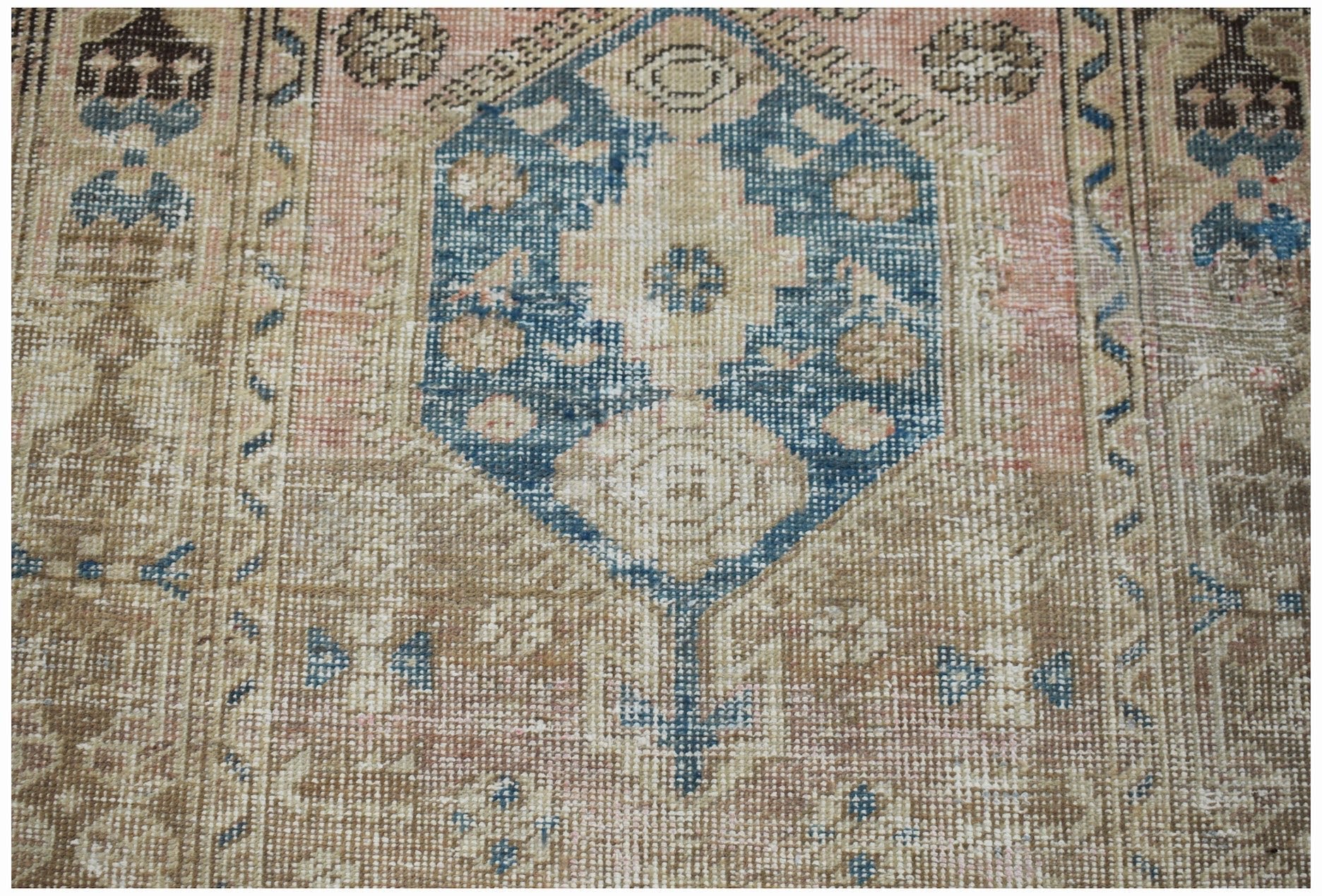 Handmade Vintage Persian Rug | 137 x 97 cm | 4'6" x 3' - Najaf Rugs & Textile