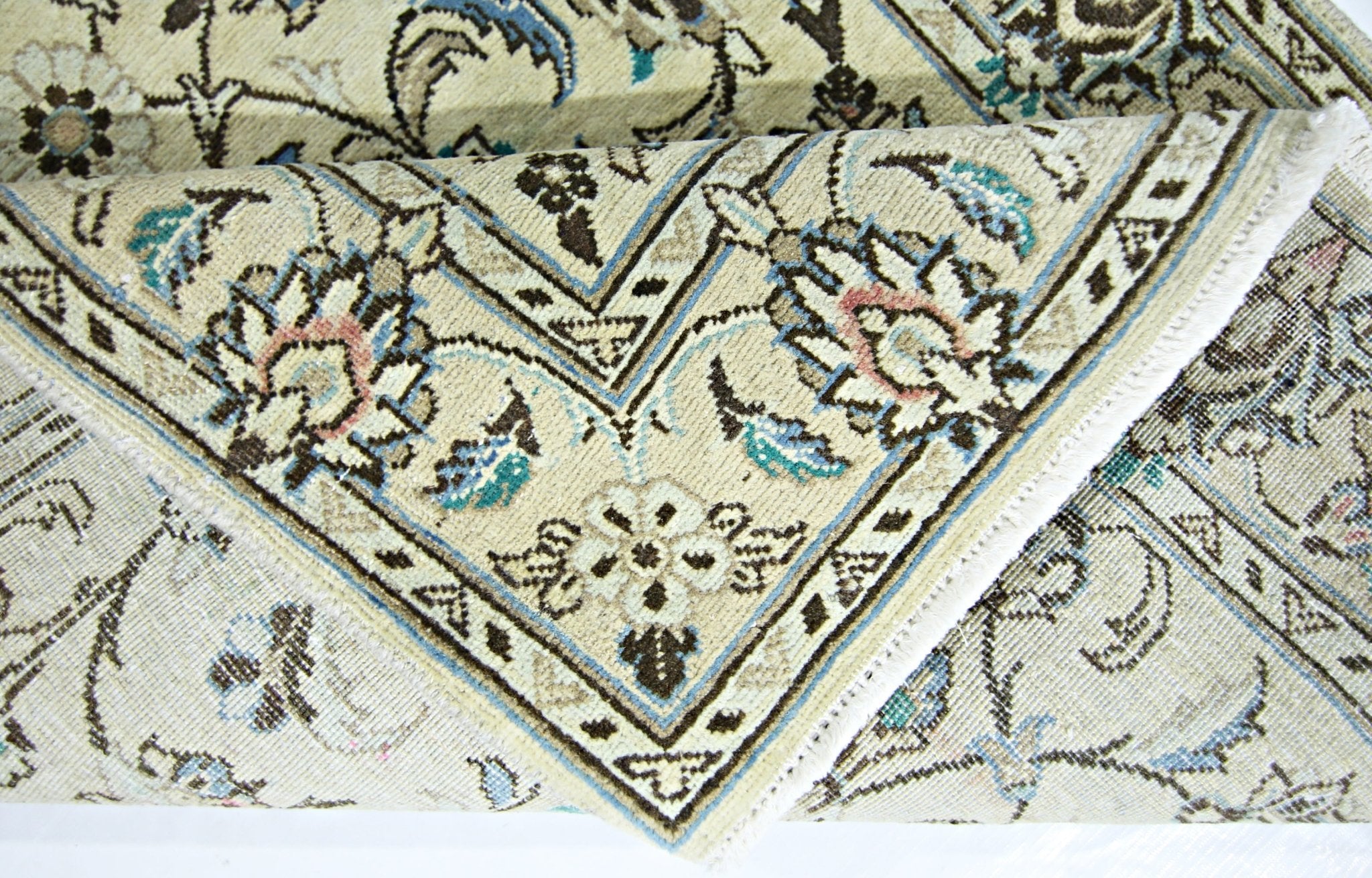 Handmade Vintage Persian Rug | 138 x 80 cm | 4'6" x 2'8" - Najaf Rugs & Textile