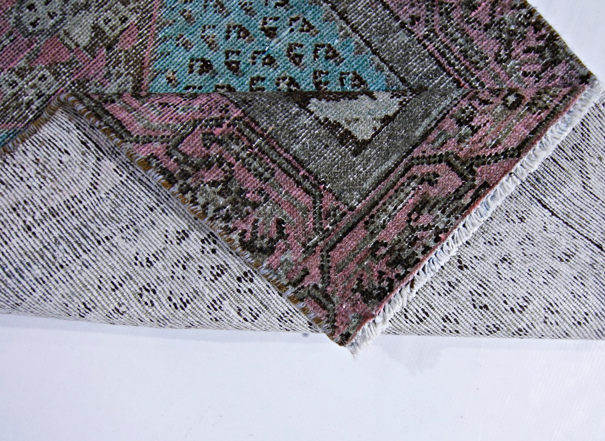 Handmade Vintage Persian Rug | 141 x 68 cm | 4'8" x 2'3" - Najaf Rugs & Textile