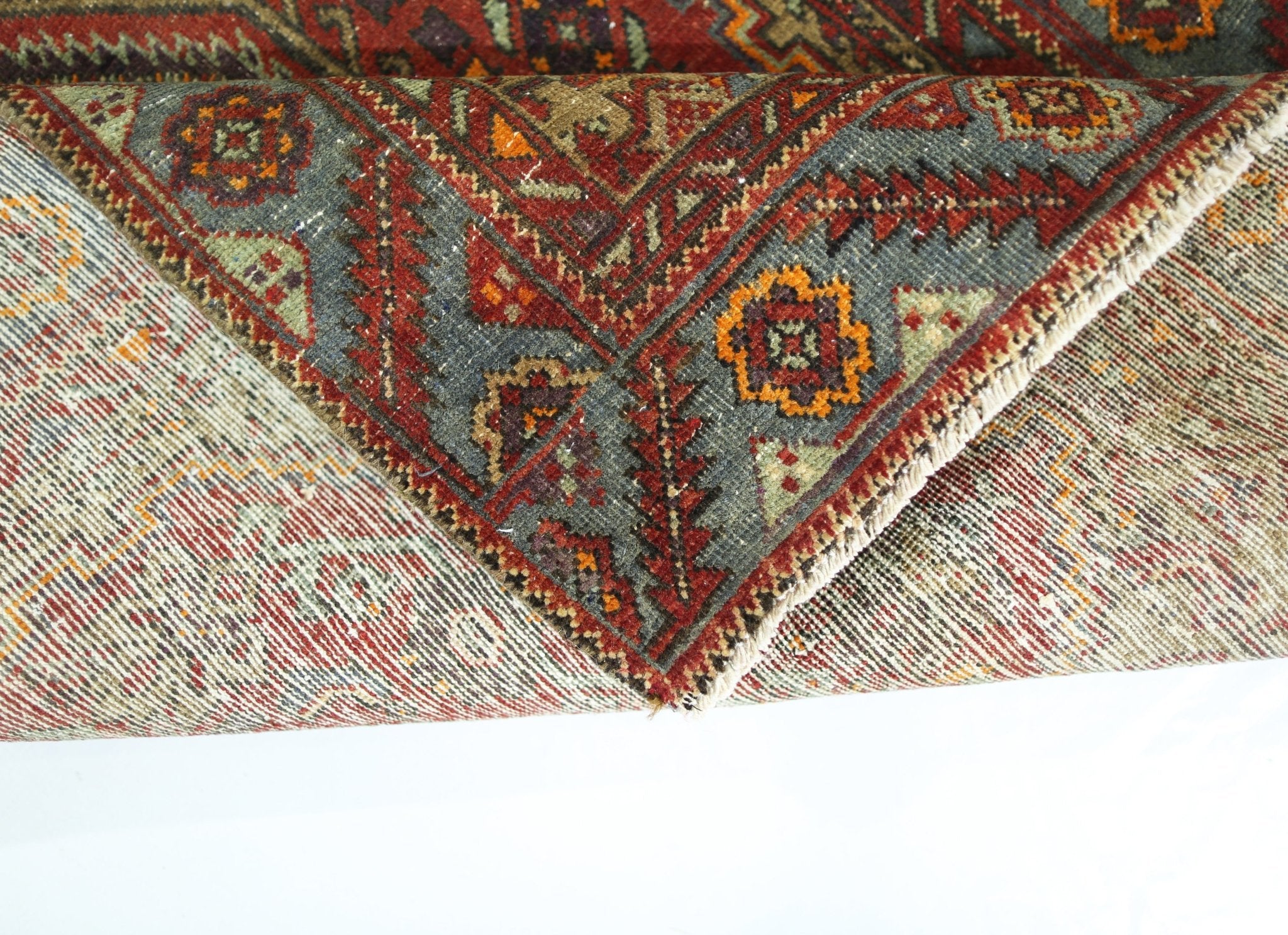 Handmade Vintage Persian Rug | 141 x 94 cm | 4'8" x 3'1" - Najaf Rugs & Textile