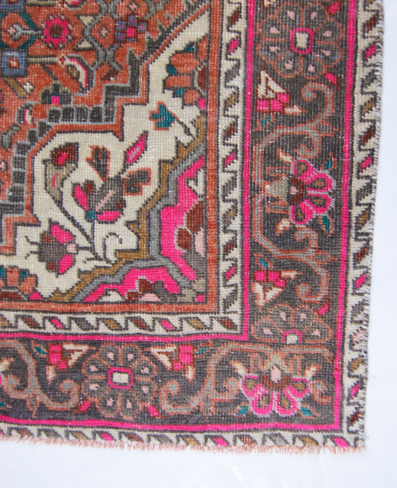 Handmade Vintage Persian Rug | 145 x 97 cm | 4'9" x 3'2" - Najaf Rugs & Textile