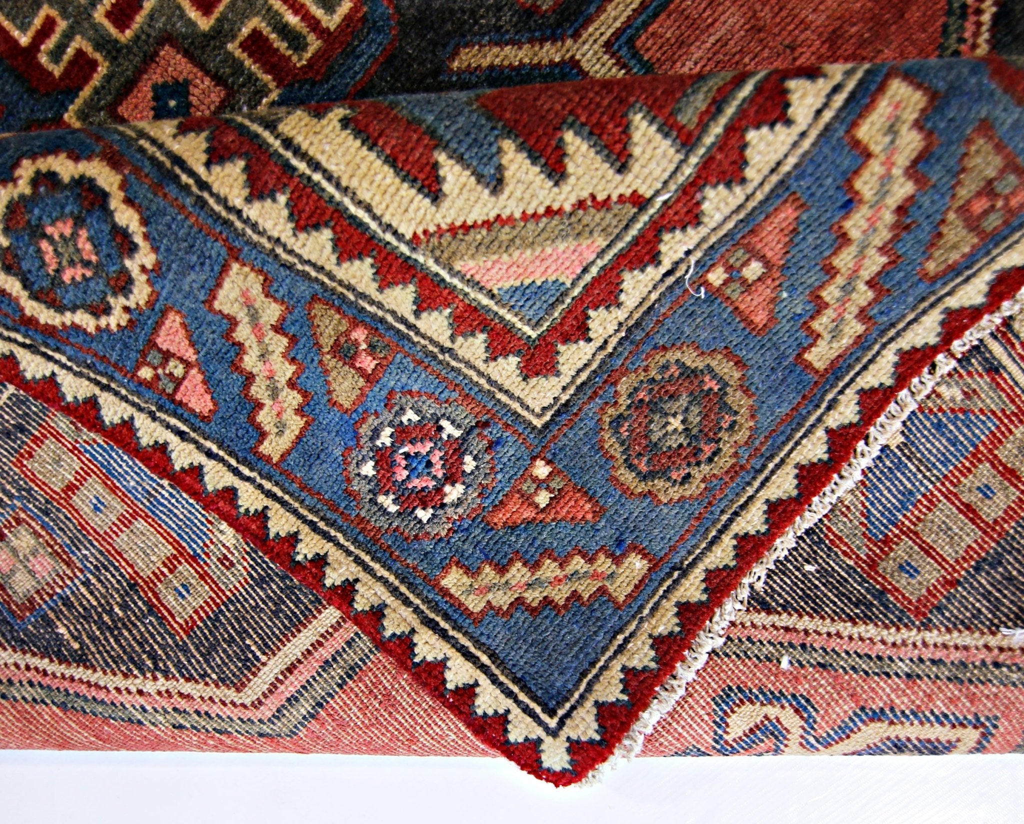 Handmade Vintage Persian Rug | 161 x 122 cm | 5'3" x 4' - Najaf Rugs & Textile