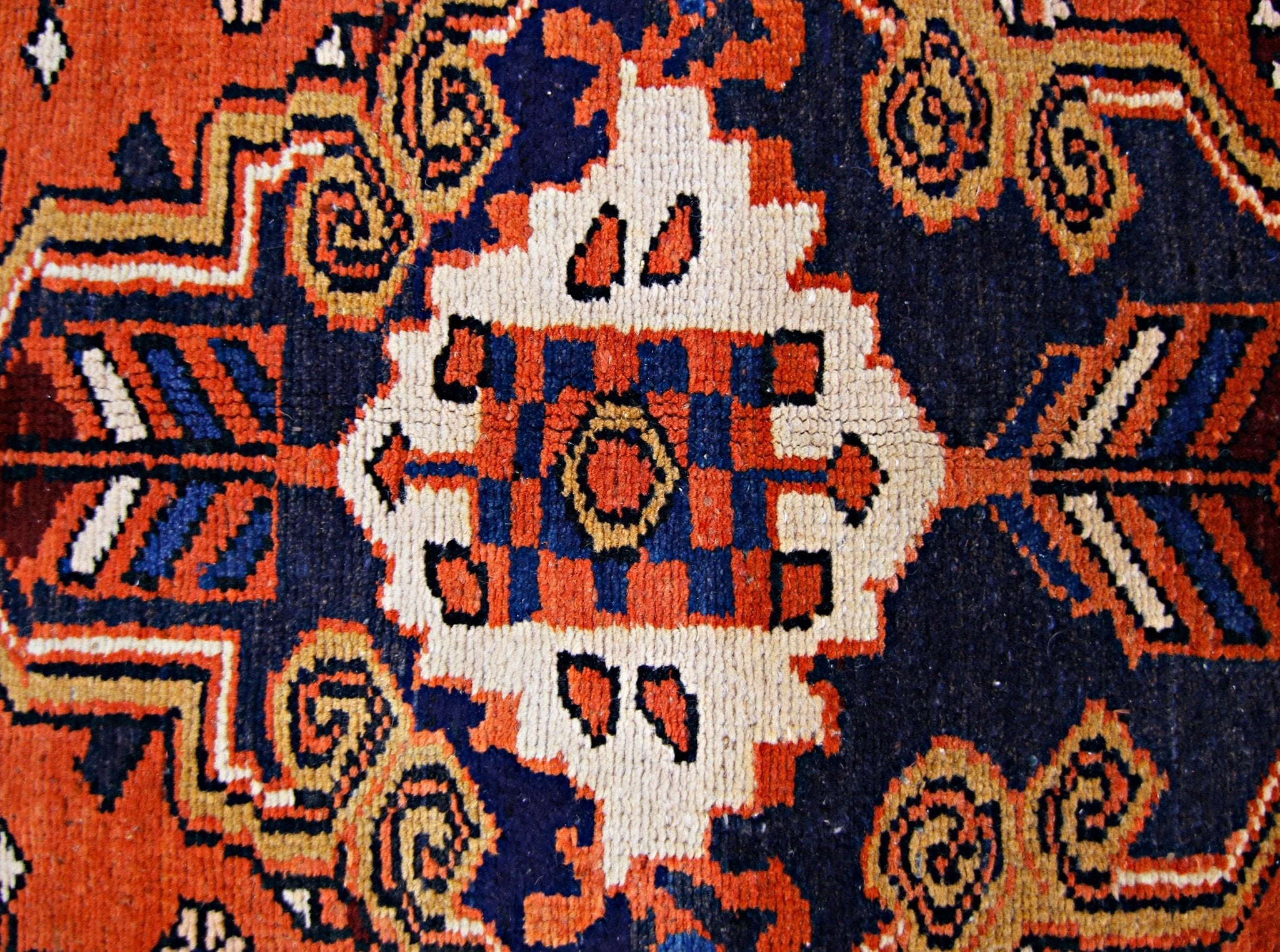 Handmade Vintage Persian Rug | 162 x 109 cm | 5'4" x 3'7" - Najaf Rugs & Textile