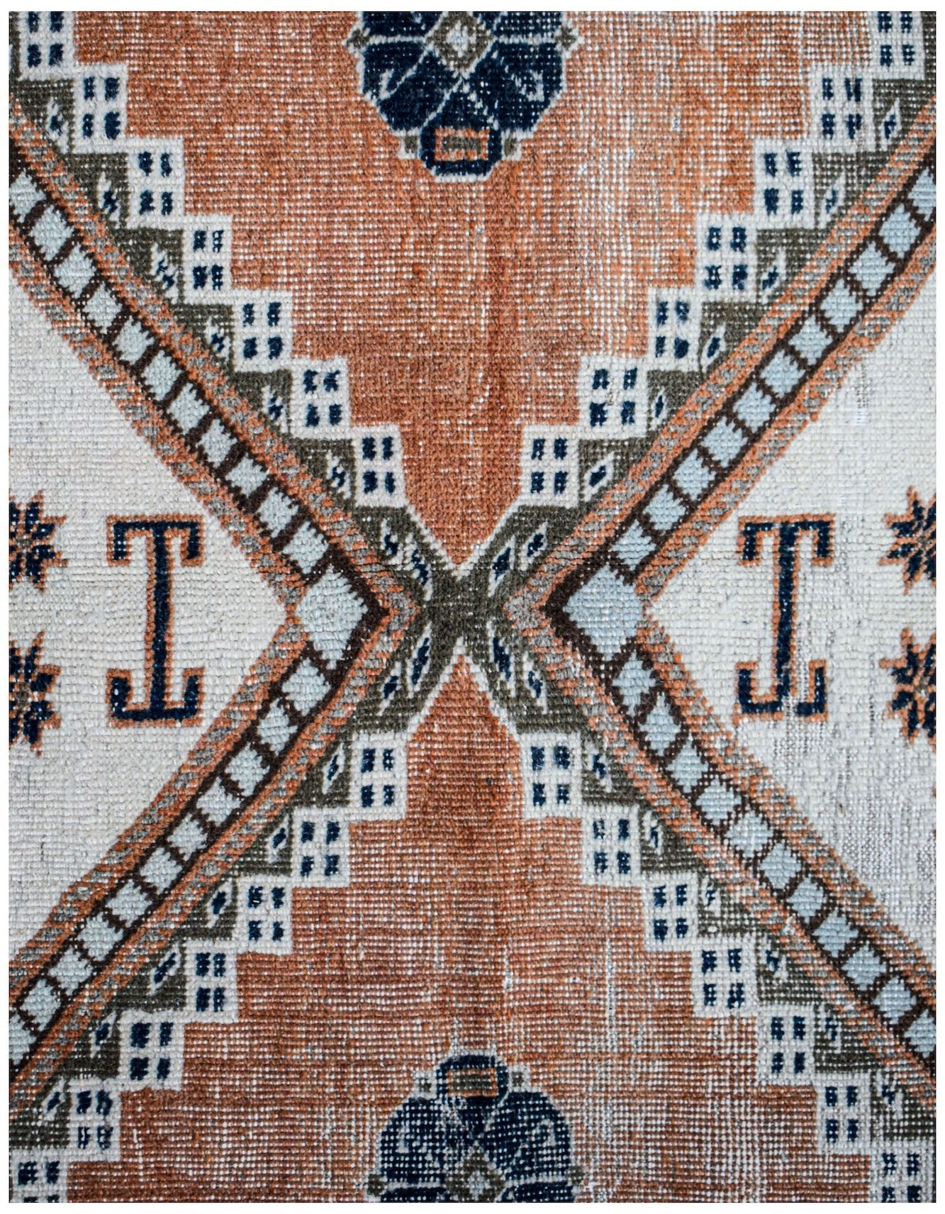 Handmade Vintage Persian Rug | 206 x 132 cm | 6'9" x 4'4" - Najaf Rugs & Textile