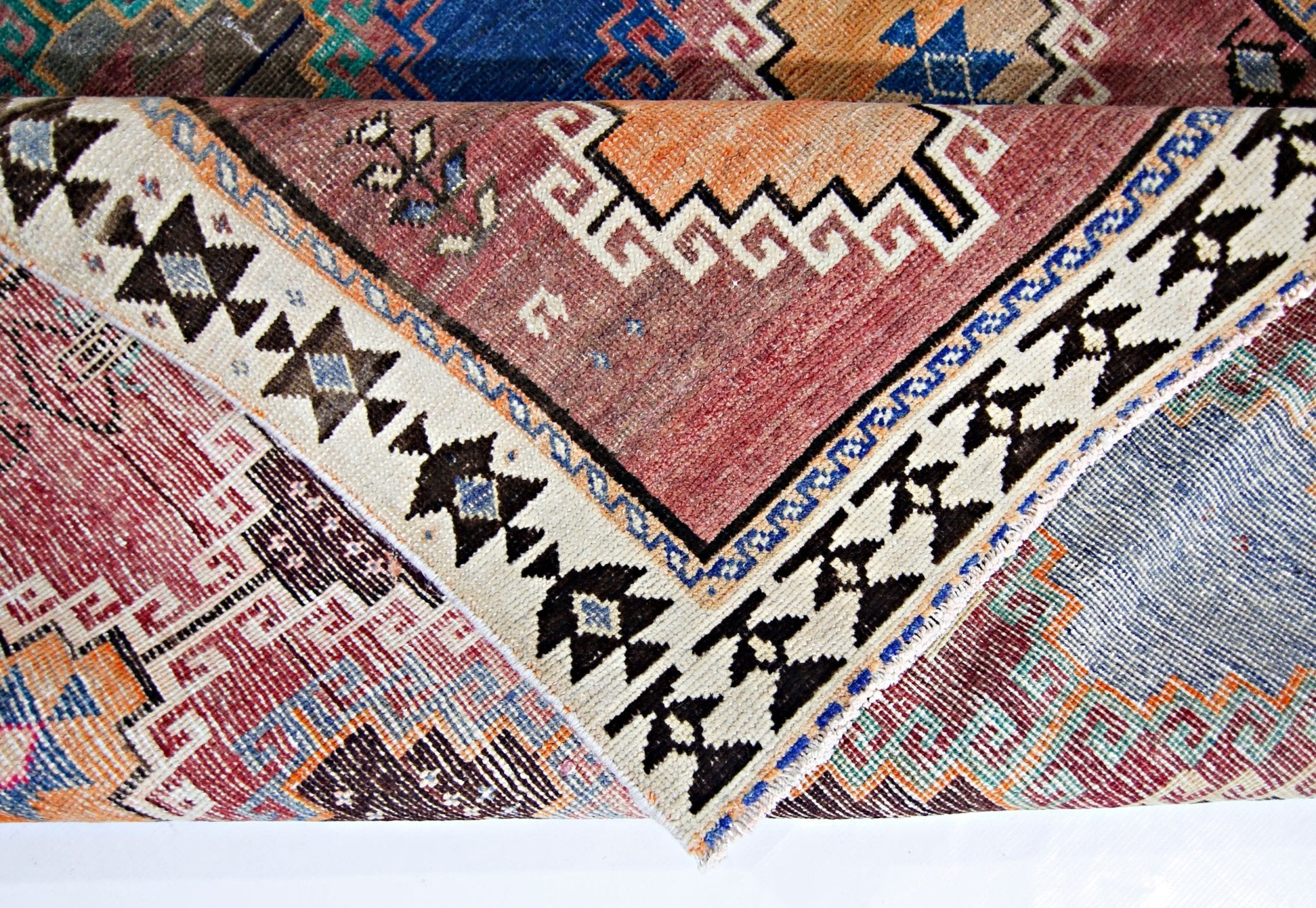 Handmade Vintage Persian Rug | 238 x 144 cm | 7'10" x 4'9" - Najaf Rugs & Textile