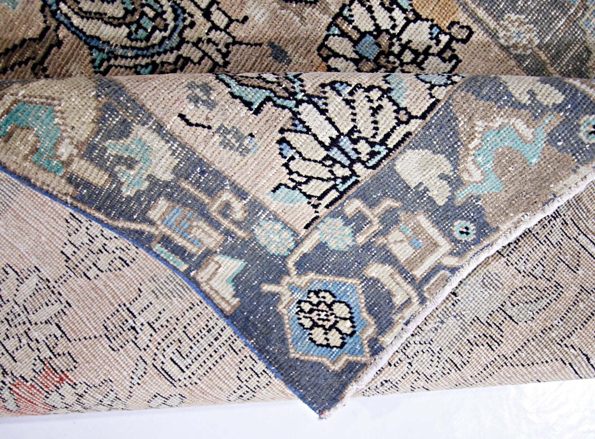 Handmade Vintage Persian Rug | 275 x 133 cm | 9' x 4'4" - Najaf Rugs & Textile