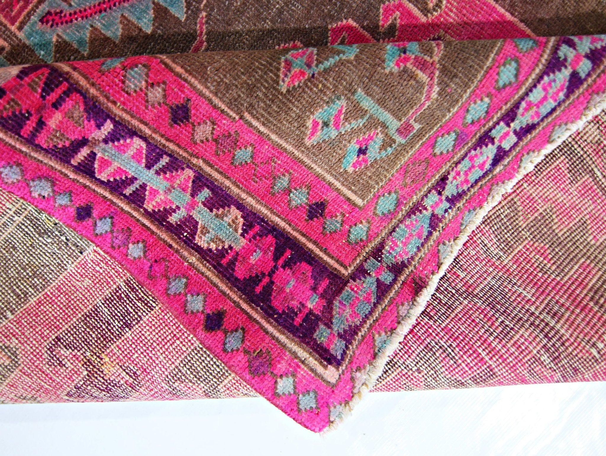 Handmade Vintage Persian Rug | 283 x 128 cm | 9'3" x 4'2" - Najaf Rugs & Textile