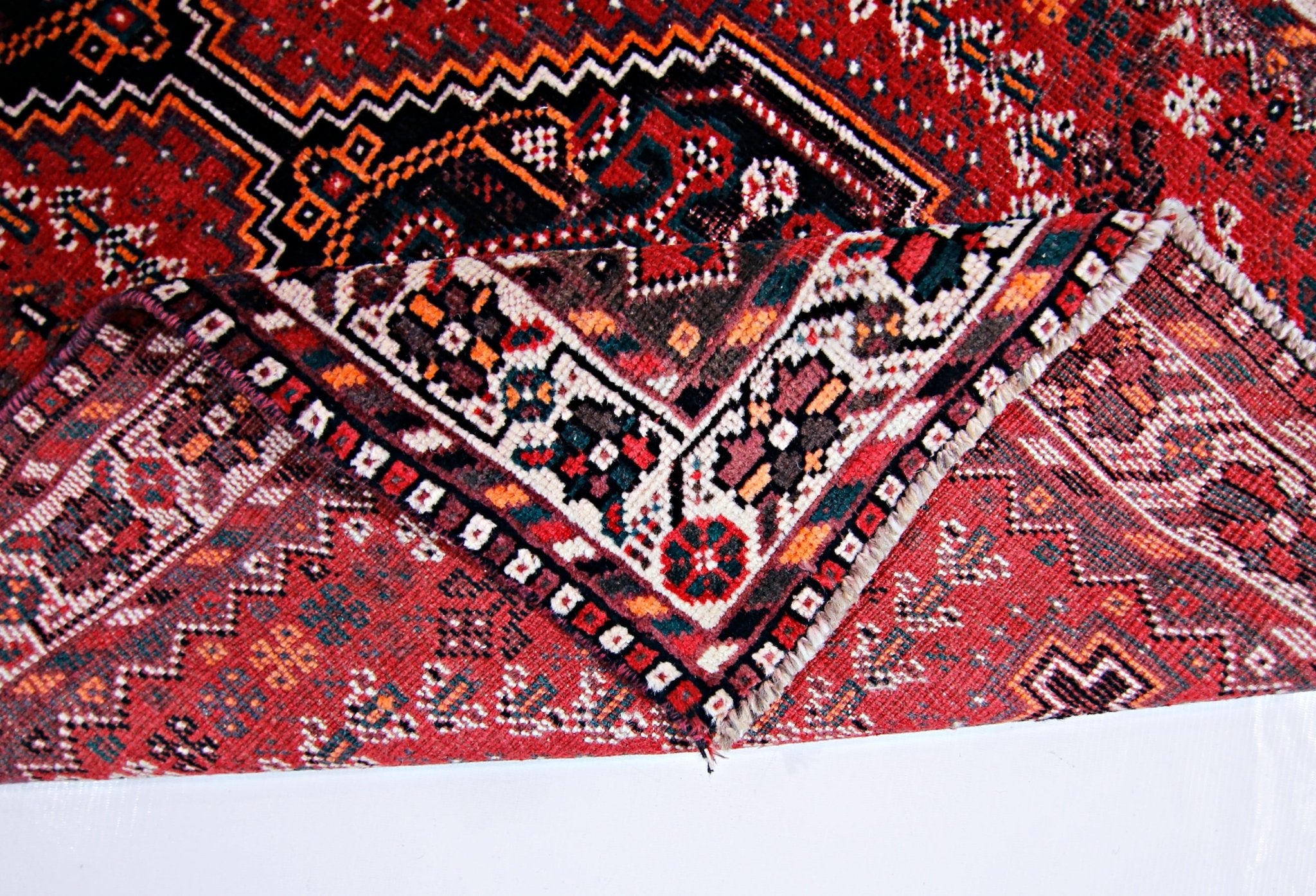 Handmade Vintage Persian Shiraz Rug | 157 x 103 cm | 5'2" x 3'4" - Najaf Rugs & Textile