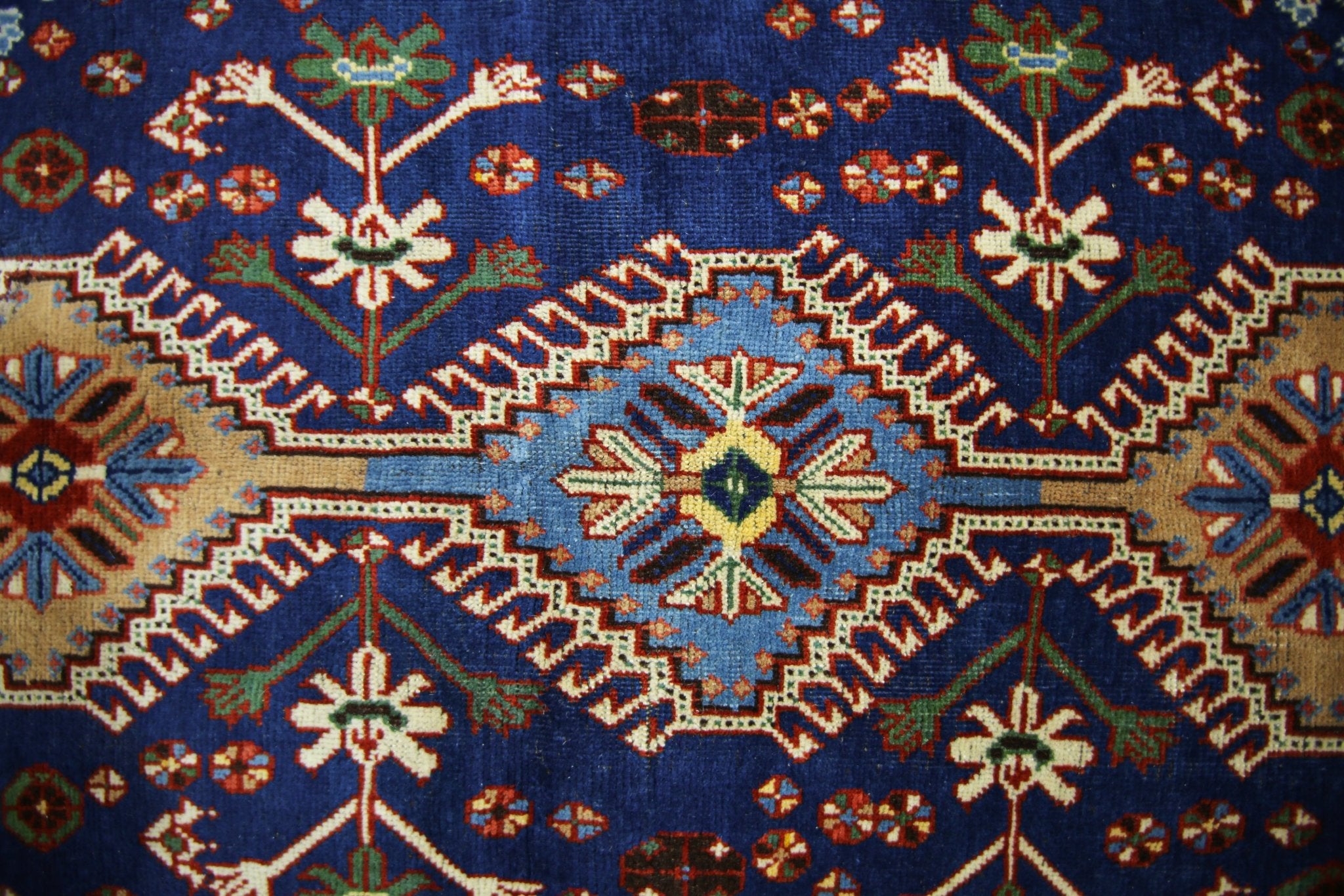 Handmade Vintage Persian Shiraz Rug | 168 x 111 cm | 5'6" x 3'8" - Najaf Rugs & Textile