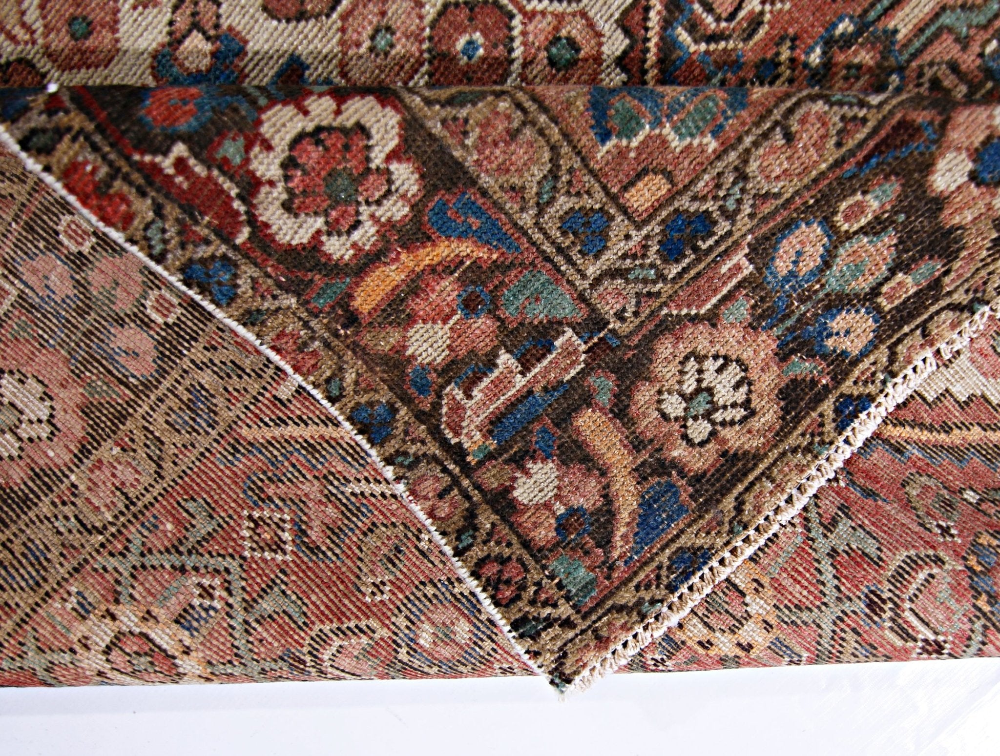 Handmade Vintage Persian Shiraz Rug | 207 x 146 cm | 6'9" x 4'9" - Najaf Rugs & Textile