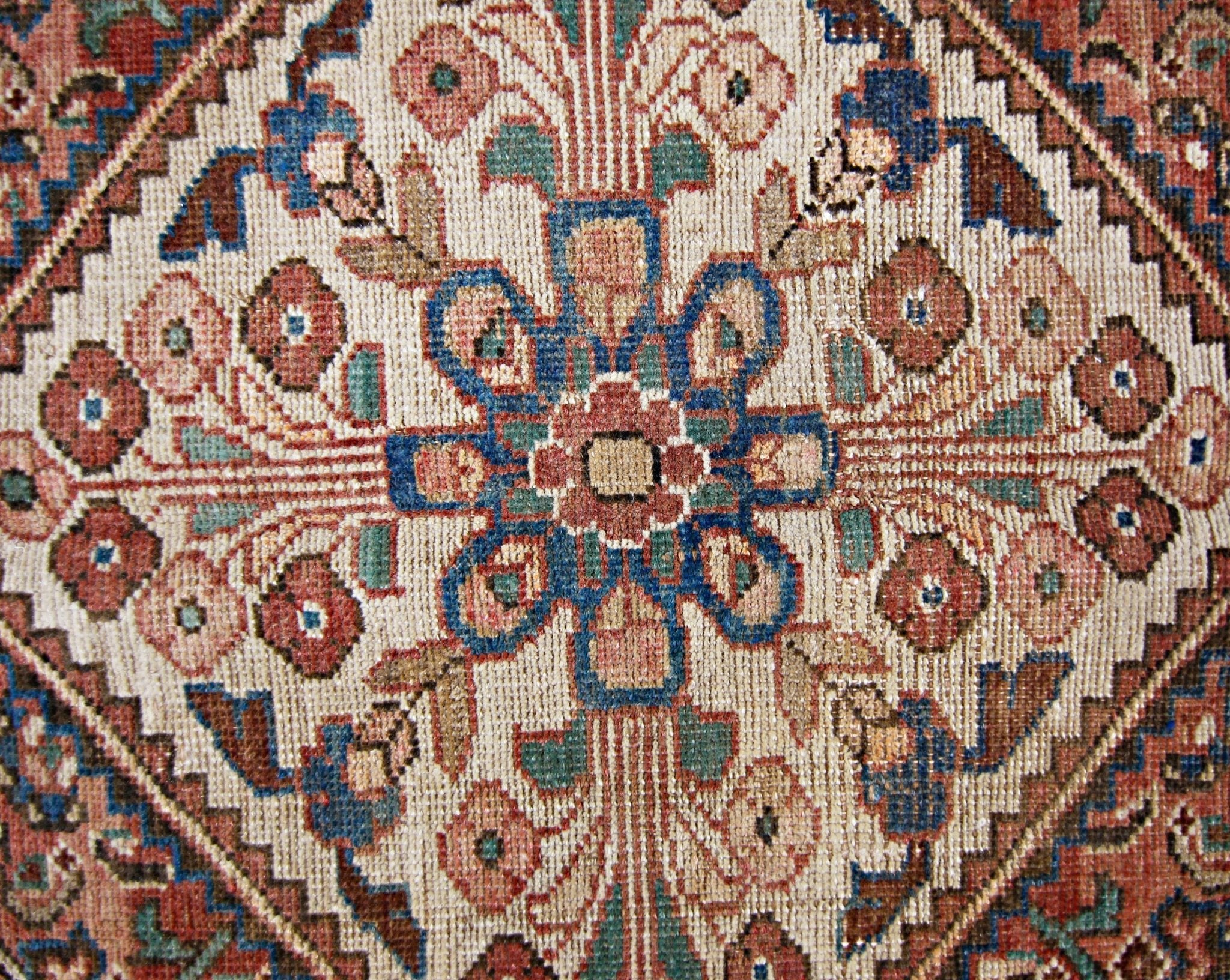 Handmade Vintage Persian Shiraz Rug | 207 x 146 cm | 6'9" x 4'9" - Najaf Rugs & Textile