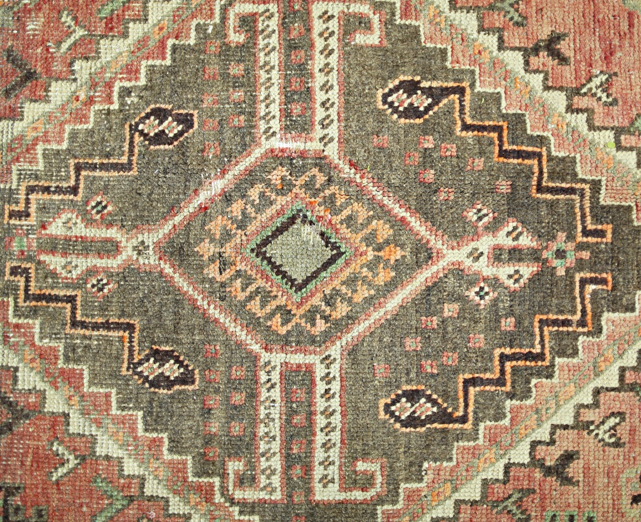Handmade Vintage Persian Shiraz Rug | 241 x 134 cm | 7'11" x 4'4" - Najaf Rugs & Textile