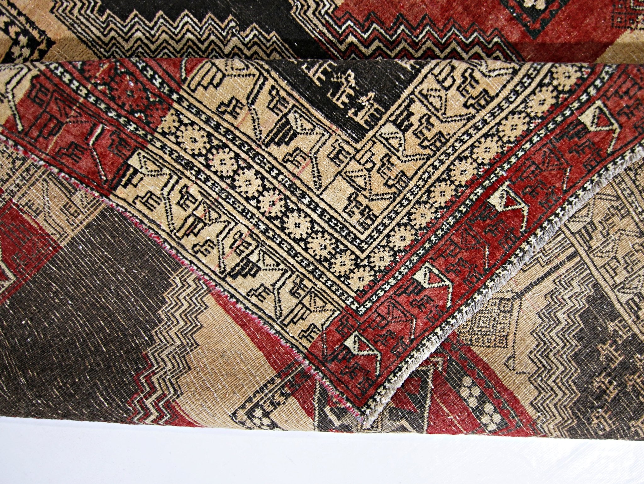 Handmade Vintage Persian Shiraz Rug | 249 x 198 cm | 8'2" x 6'6" - Najaf Rugs & Textile